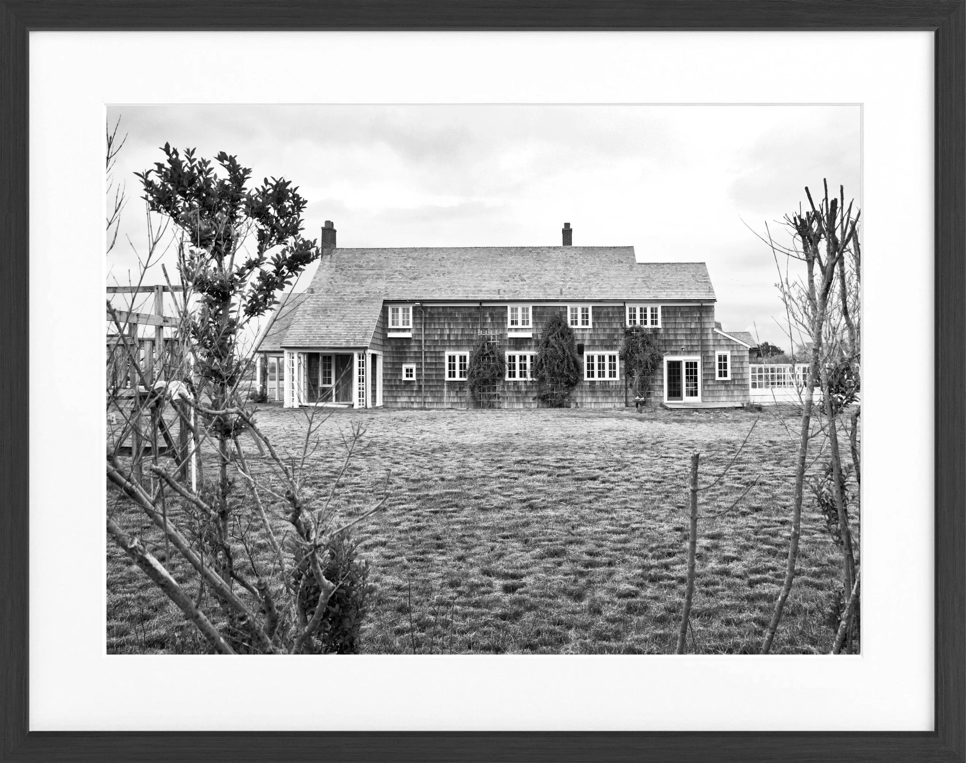 Schwarz-weiß Poster mit Rahmen von Cosman-Photocollection, Hamptons Long Island House, 31cm x 25cm, dekoratives Wandbild