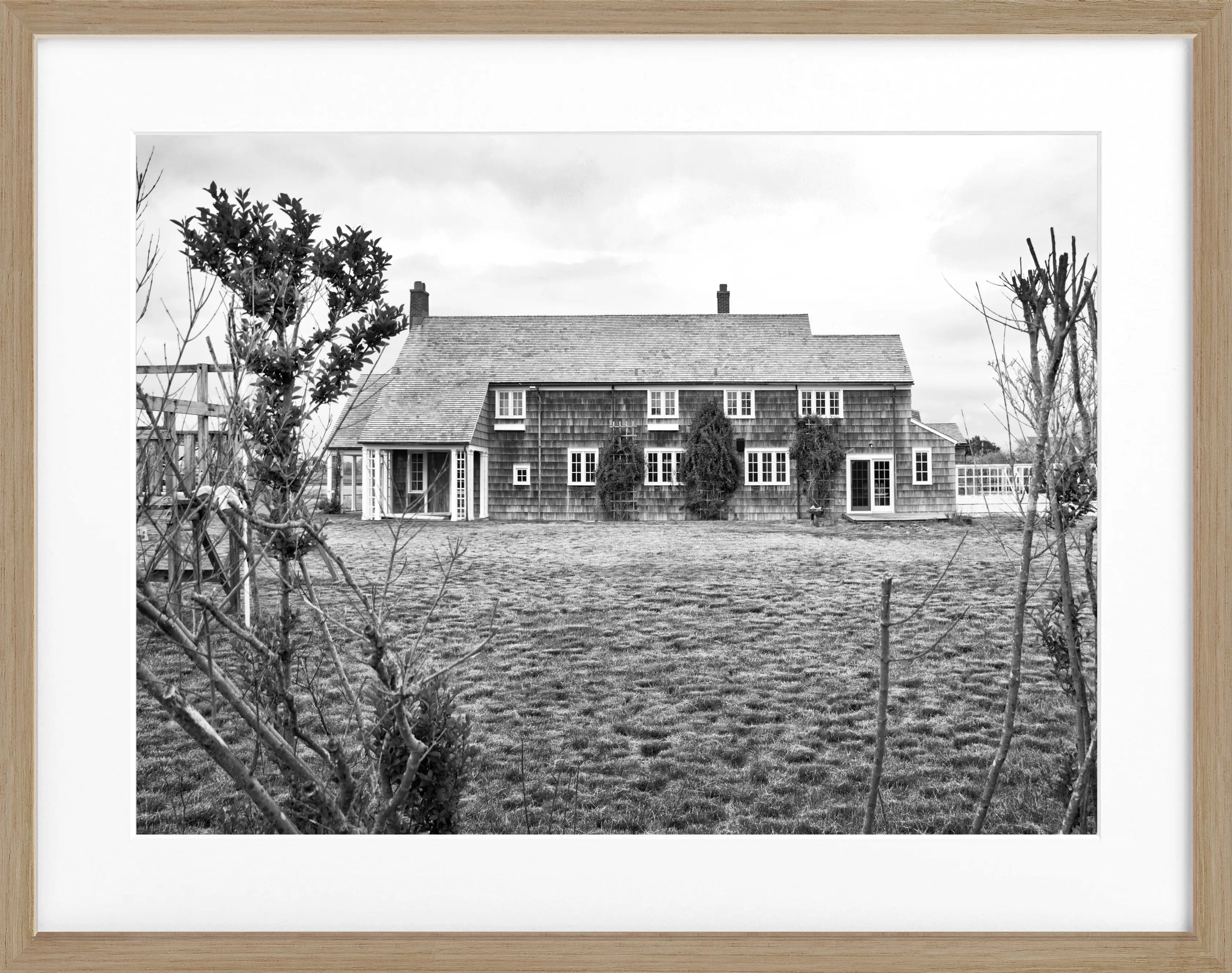 Schwarz-weiß Poster mit Rahmen von Cosman-Photocollection, Motiv eines Hauses auf Long Island, Hamptons, Größe 31x25 cm.