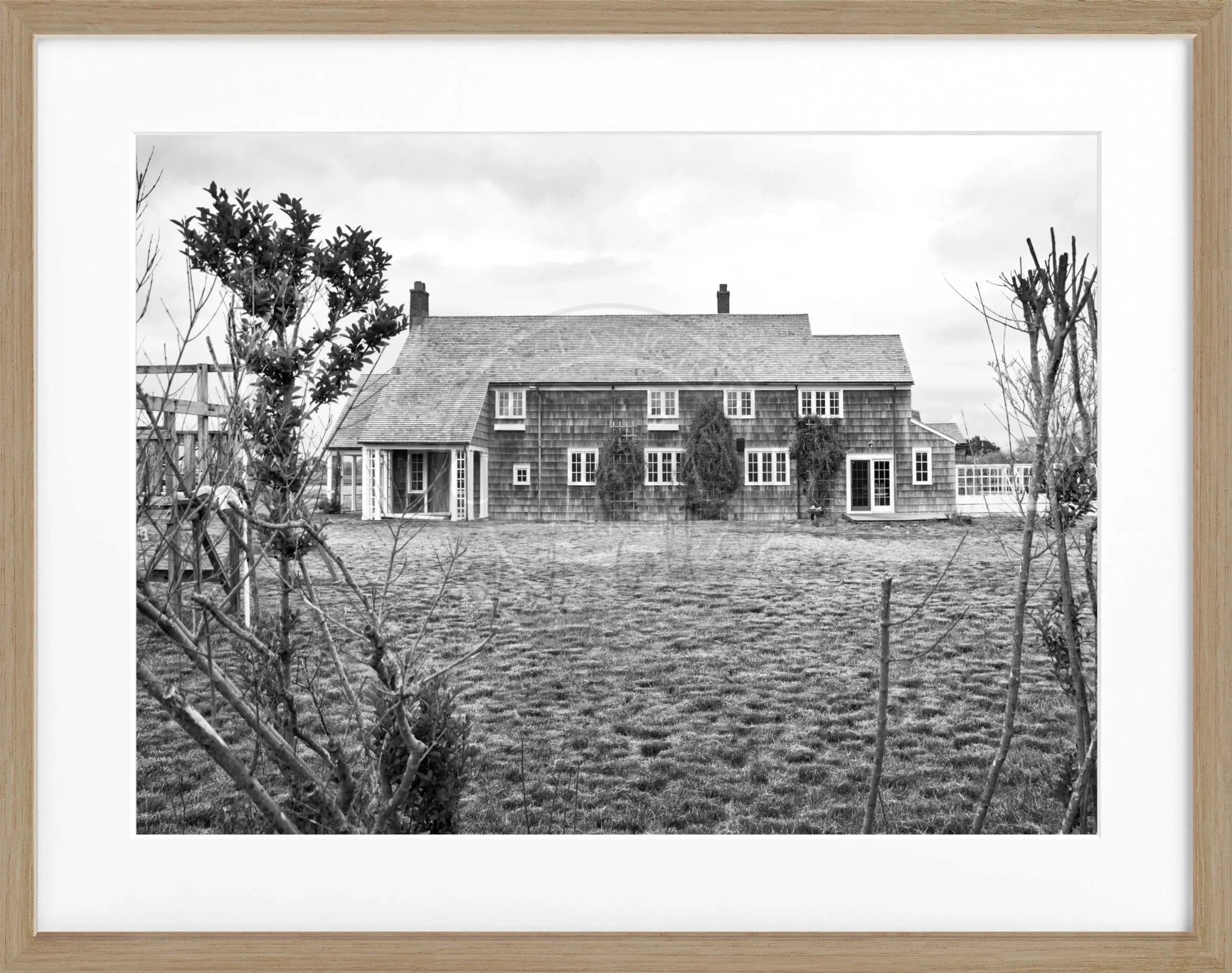 Schwarz-weiß Poster mit Rahmen von Cosman-Photocollection, Hamptons Long Island Haus, Motiv 31cm x 25cm, modern Wanddekoration