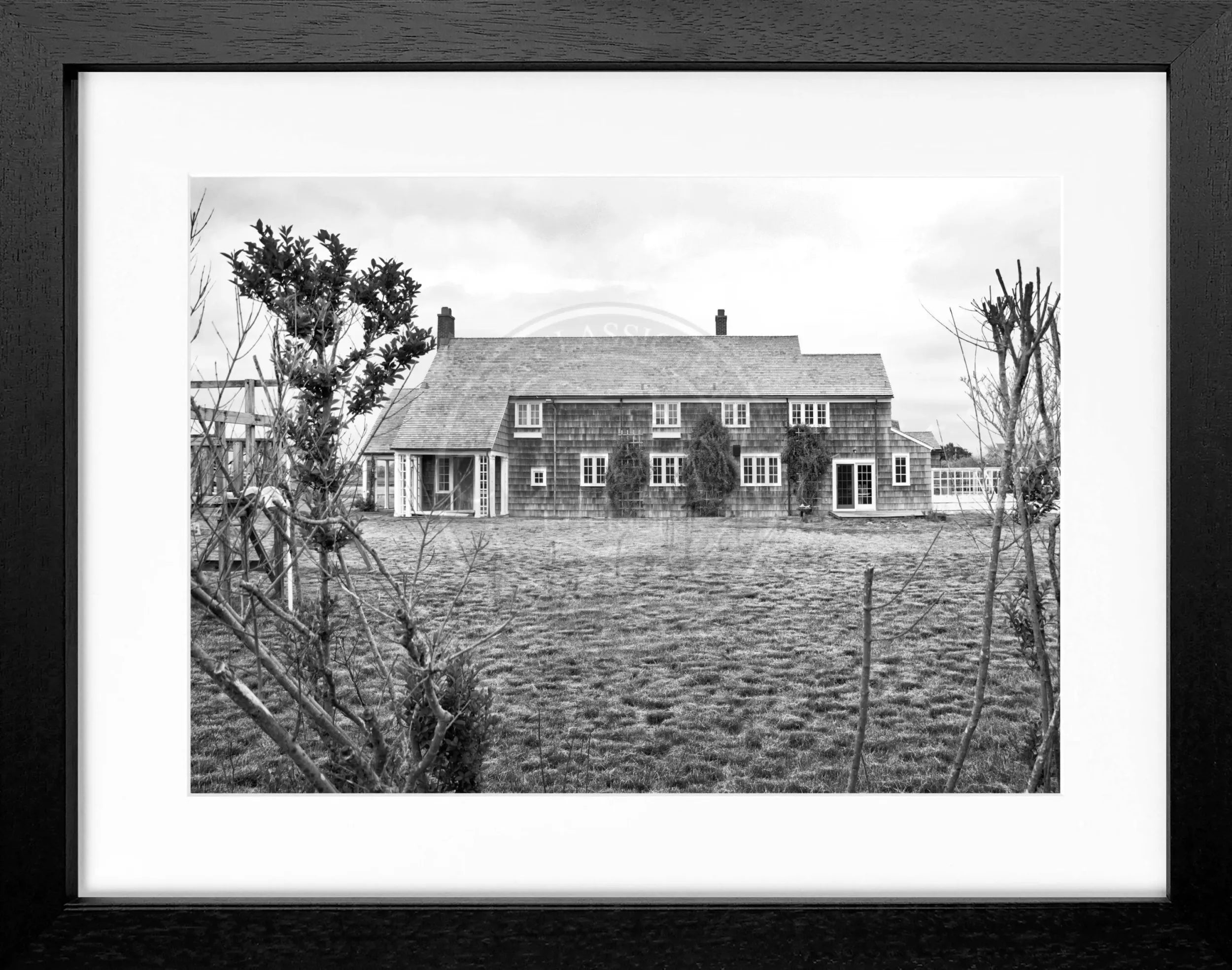 Schwarz-weiß Poster mit Rahmen, Hamptons Long Island Haus, Cosman-Photocollection, 31x25cm, stilvolle Wanddekoration