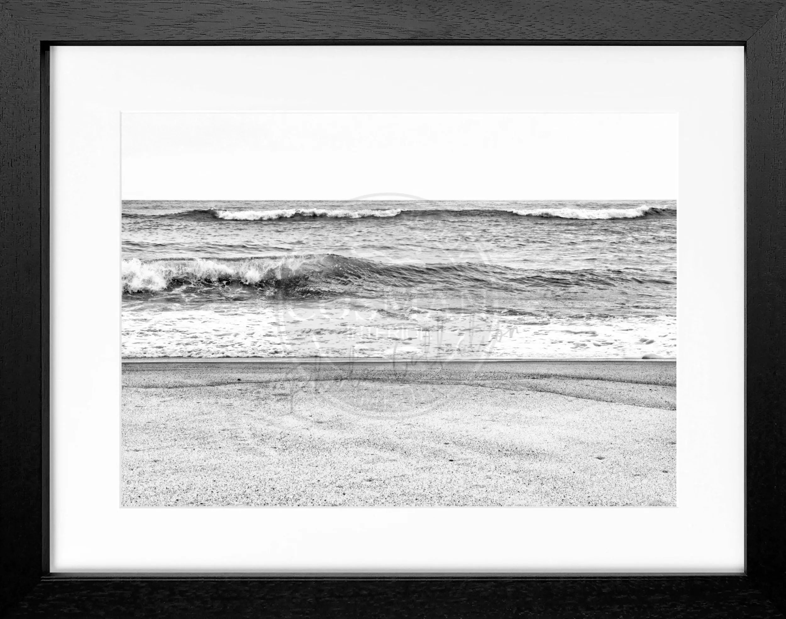 Schwarz-weiß Poster mit Rahmen, Hamptons Long Island ’Ocean’ von Cosman-Photocollection, 31x25 cm, Meeresmotiv