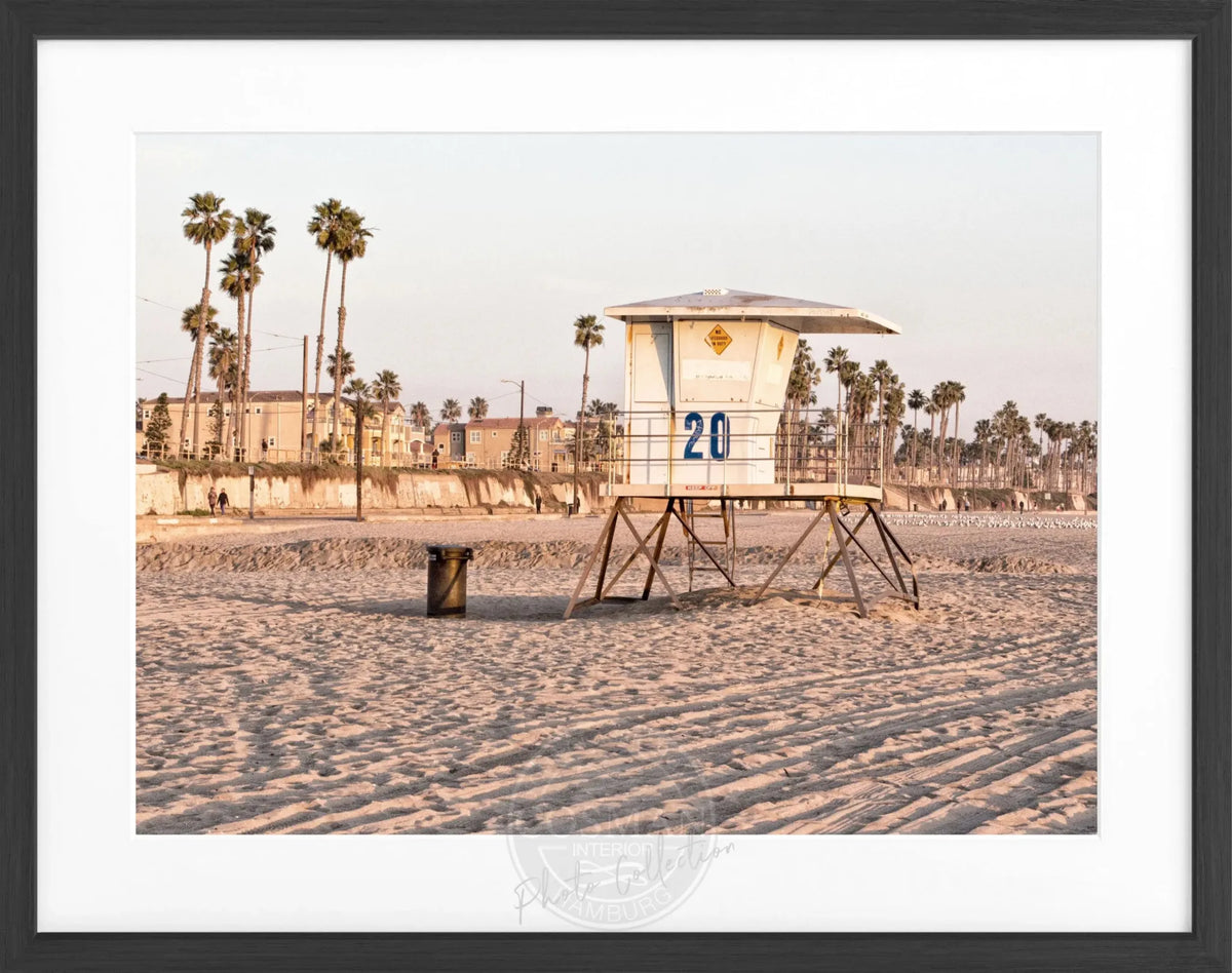 Schwarz-weiß Poster mit Rahmen, Kalifornien Huntington Beach Lifeguard, Cosman-Photocollection, 31x25 cm, Wanddekoration