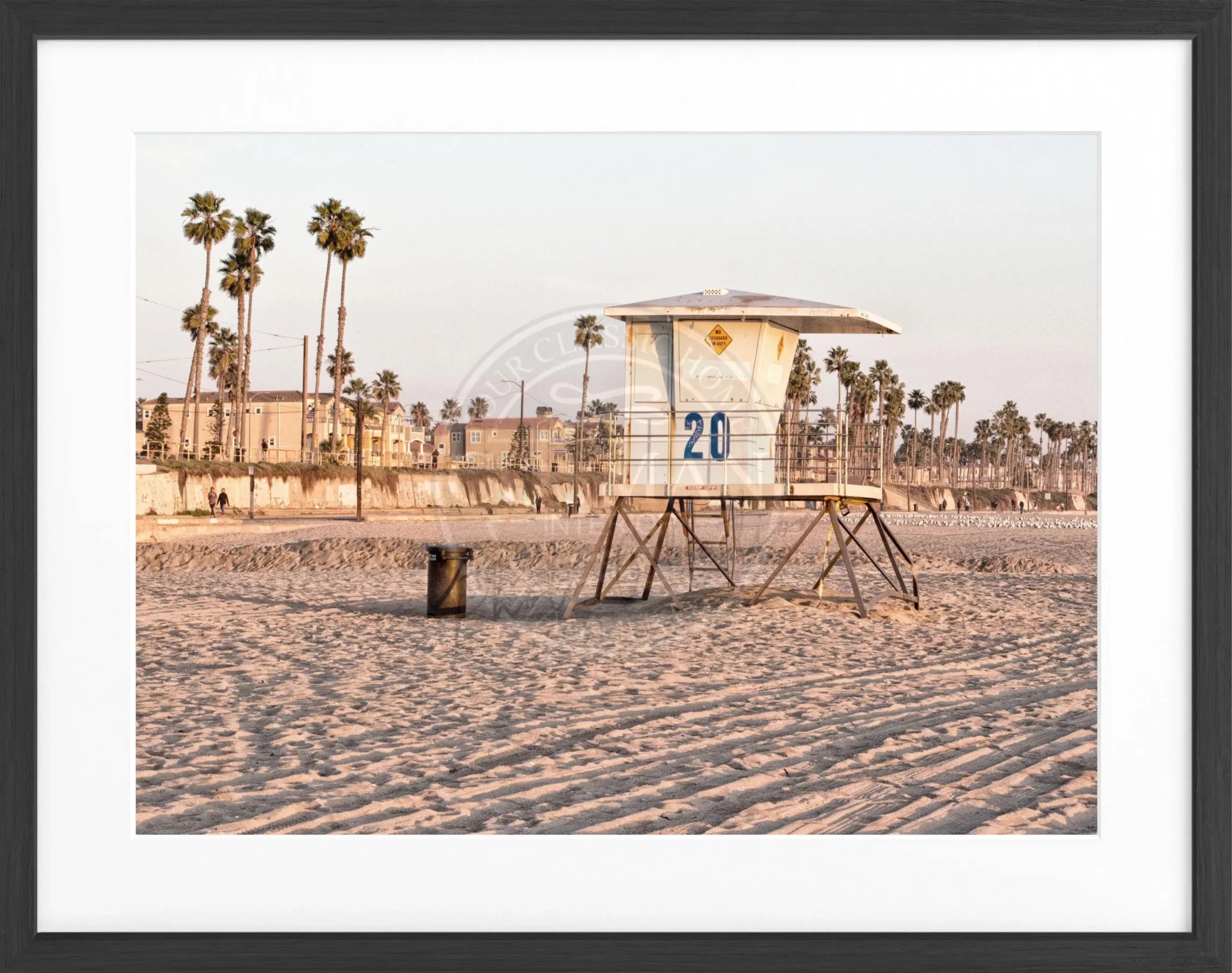 Schwarz-weiß Poster mit Rahmen, Kalifornien Huntington Beach Lifeguard, Cosman-Photocollection, 31x25 cm, Wanddekoration