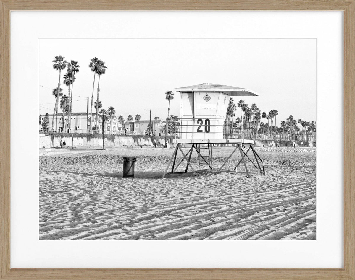 Schwarz-weiß Poster mit Rahmen, Kalifornien Huntington Beach Lifeguard, von Cosman-Photocollection, 31x25cm, Wanddekoration