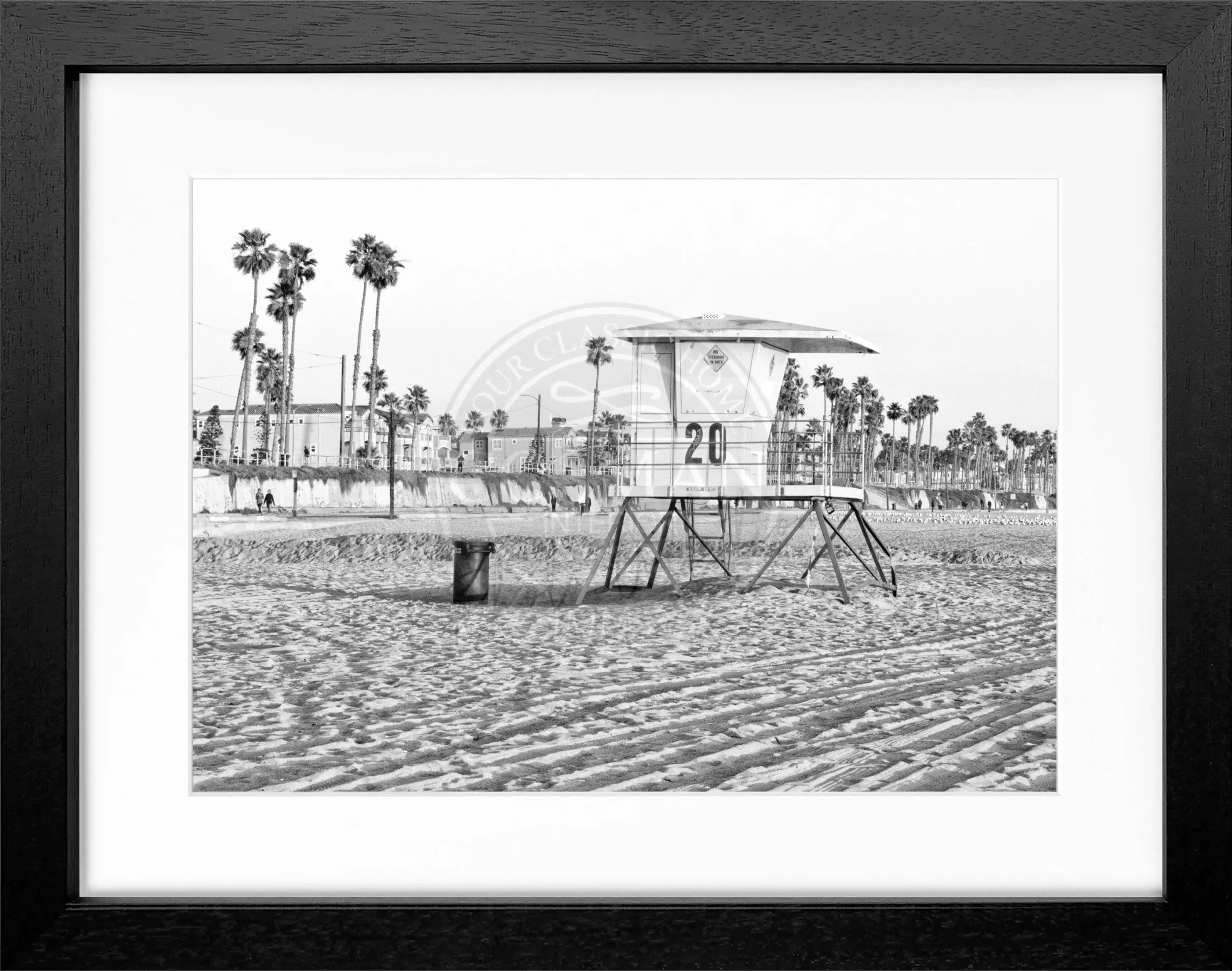 Schwarz-weiß Poster mit Rahmen von Cosman-Photocollection, Kalifornien Huntington Beach Lifeguard Motiv, 31x25cm