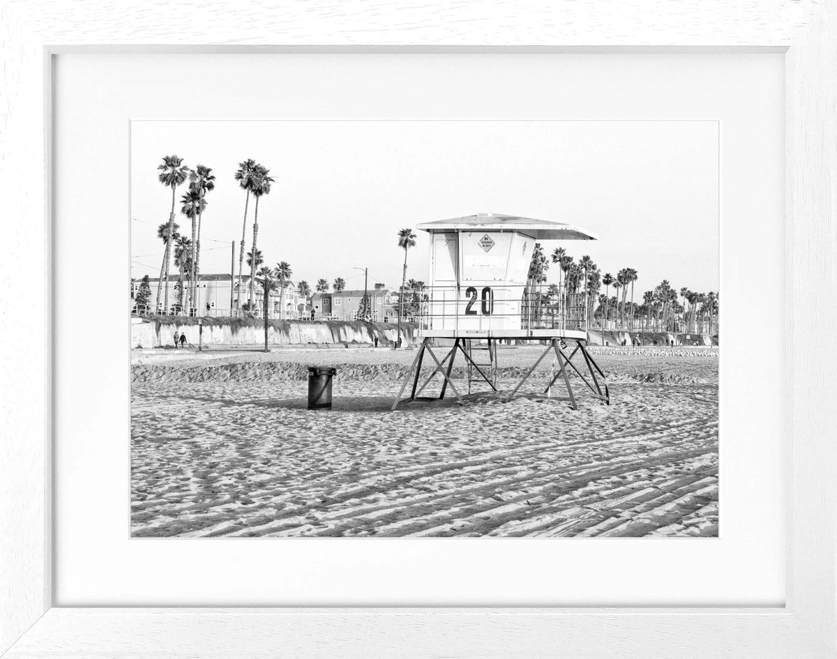 Schwarz-weiß Poster mit Rahmen, Kalifornien Huntington Beach Lifeguard, Cosman-Photocollection, 31x25 cm, Wanddekoration
