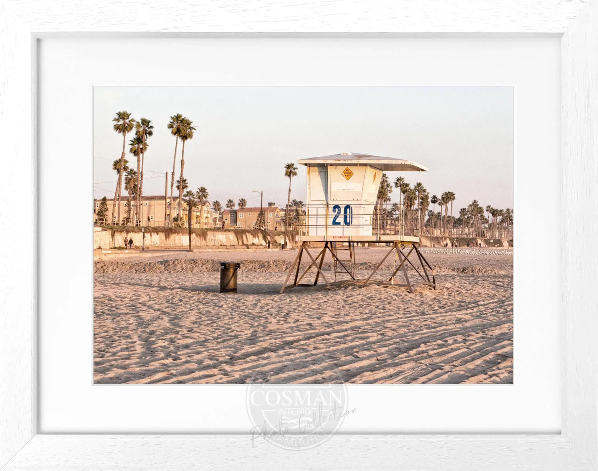 Schwarz-weiß Poster mit Rahmen von Cosman-Photocollection, Kalifornien Huntington Beach Lifeguard, 31x25 cm, dekoratives Wandbild
