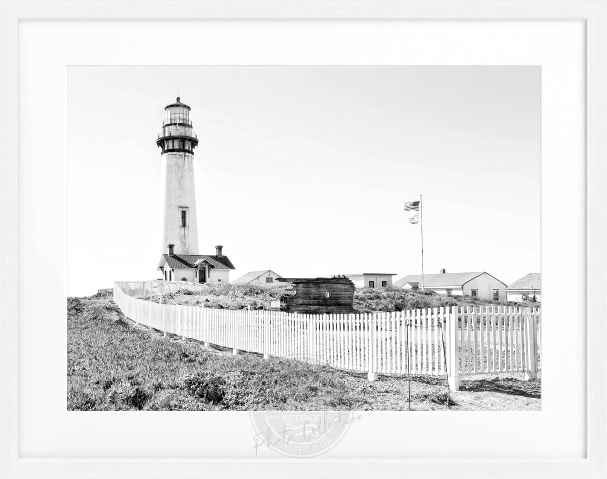 Schwarz-weiß Poster mit Rahmen von Kalifornien, Leuchtturm Pigeon Point, von Cosman-Photocollection, 31x25cm, Wanddekoration