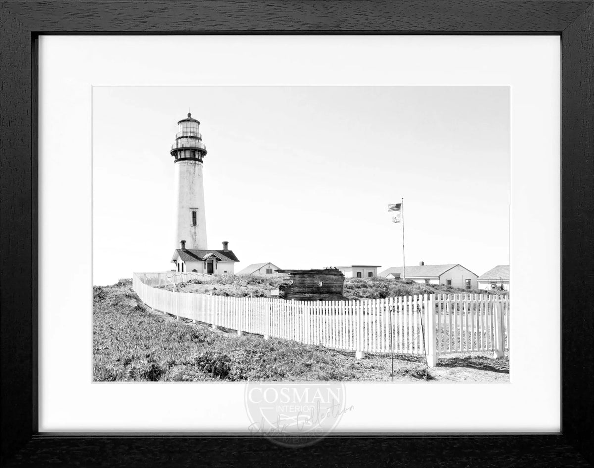 Schwarz-weiß Poster mit Rahmen, Kalifornien, Pigeon Point Leuchtturm, von Cosman-Photocollection, 31x25 cm.