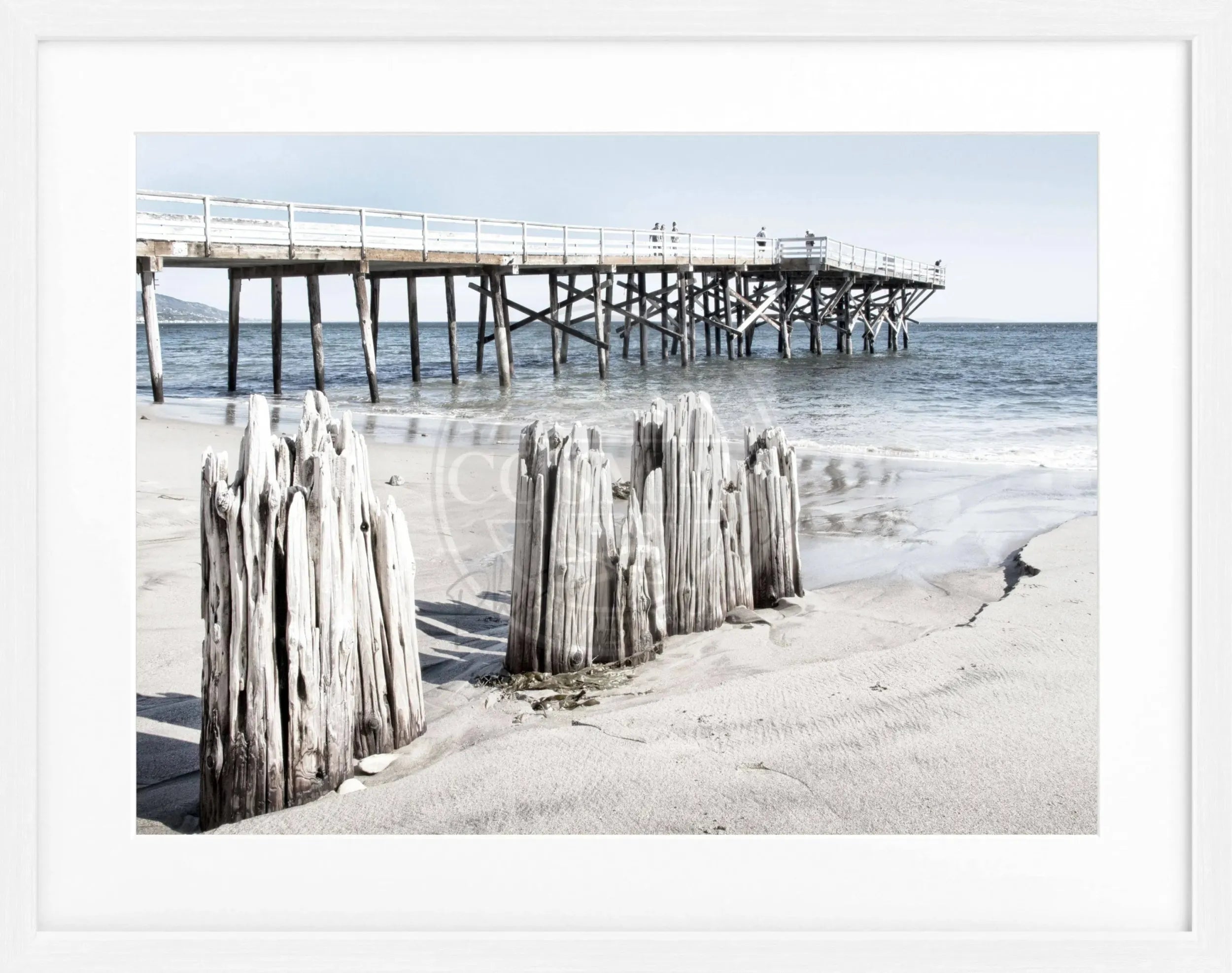 Schwarz-weiß Poster mit Rahmen von Malibu Beach Kalifornien, 31x25cm, von Cosman-Photocollection, stimmungsvoller Meeresblick