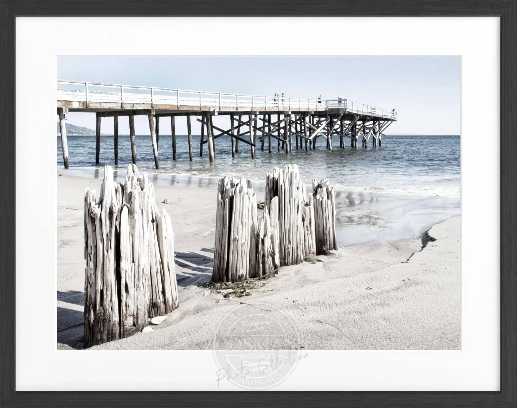 Schwarz-weißes Poster mit Rahmen, Kalifornien Malibu Beach Motiv, von Cosman-Photocollection, 31x25 cm