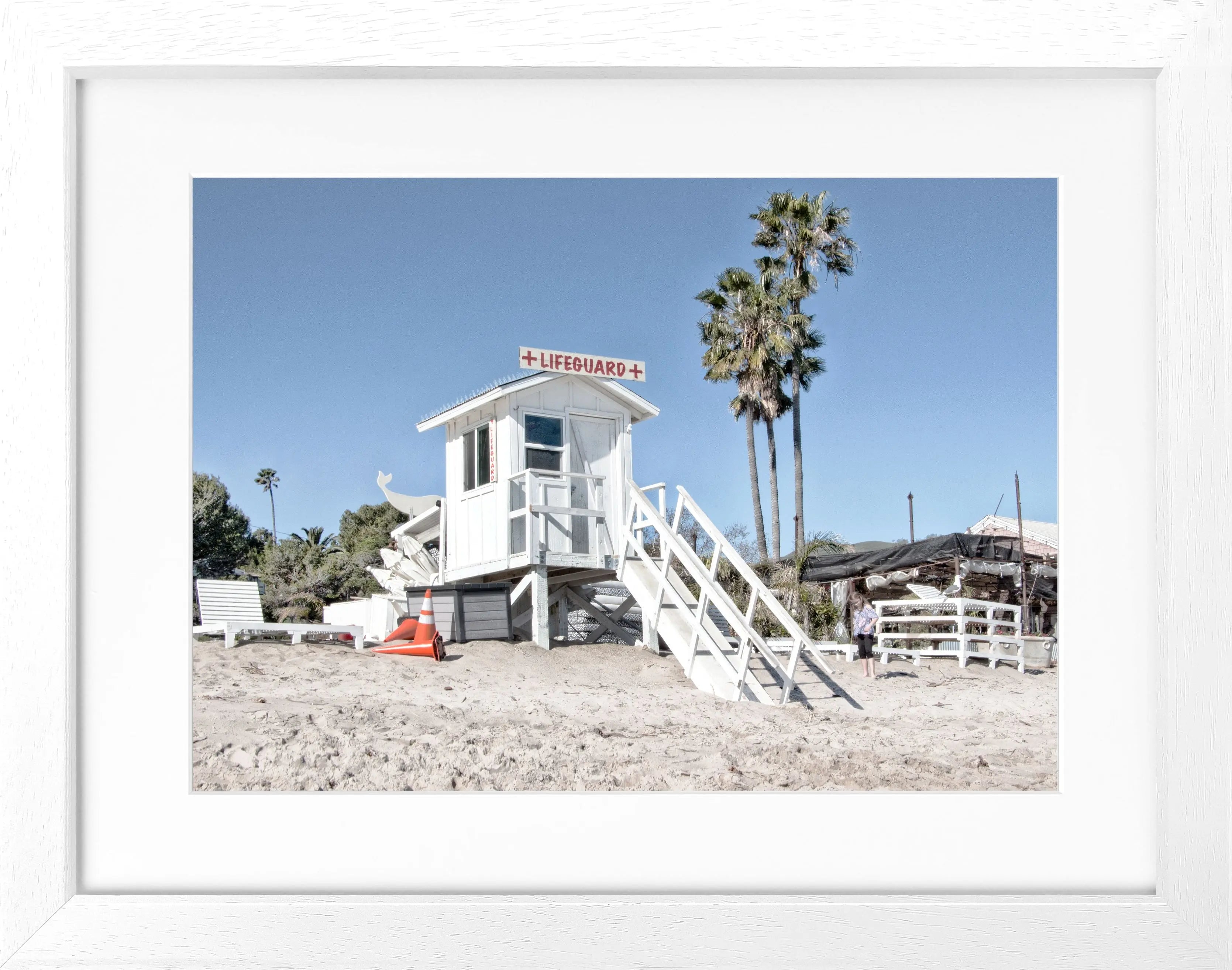 Schwarz-weiß Poster mit Rahmen, Kalifornien Malibu Beach Lifeguard Motiv, 31x25 cm, von Cosman-Photocollection