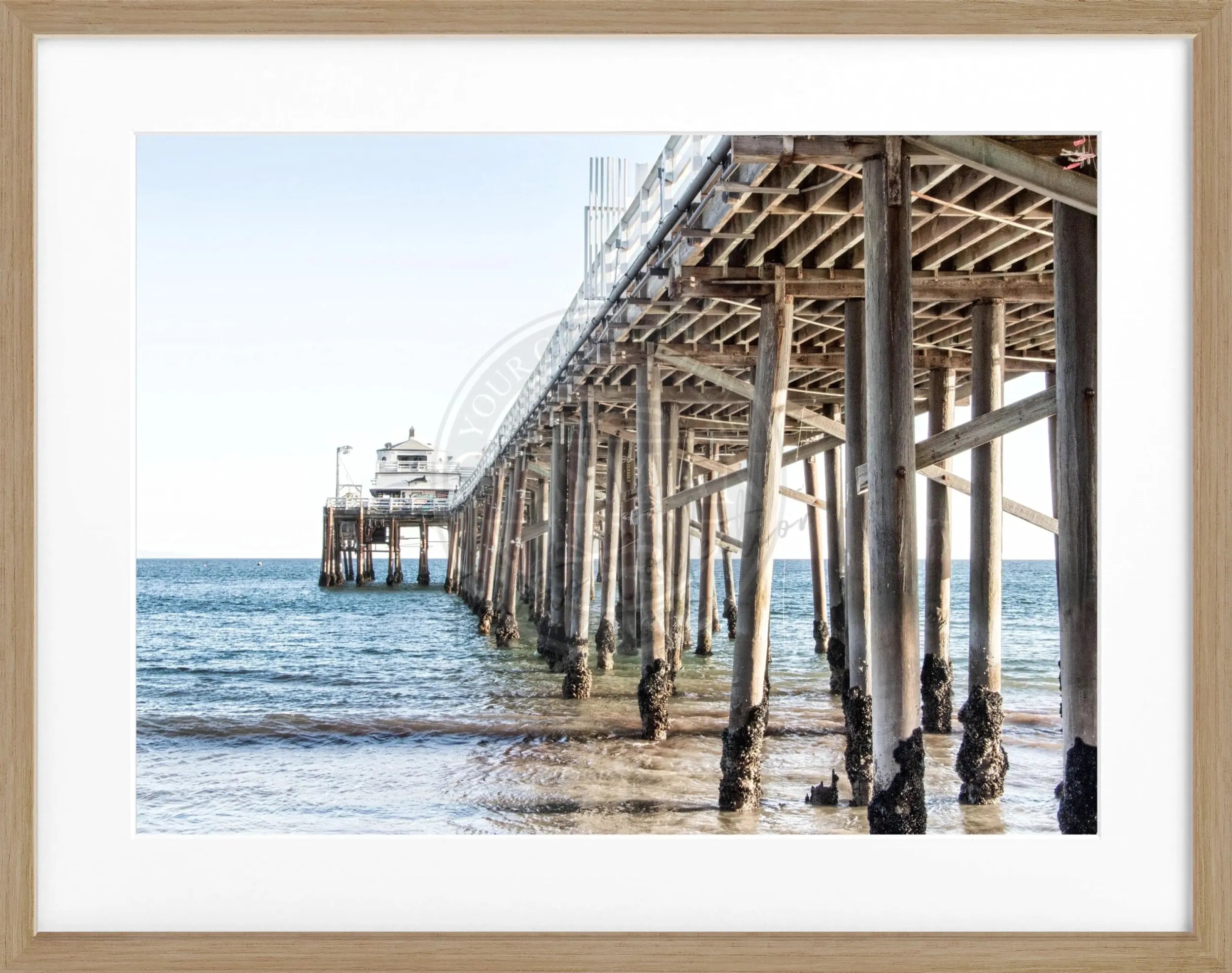 Schwarz-weiß Poster mit Rahmen, Kalifornien Malibu Beach Pier, von Cosman-Photocollection, 31x25 cm, Strand und Pier Szene