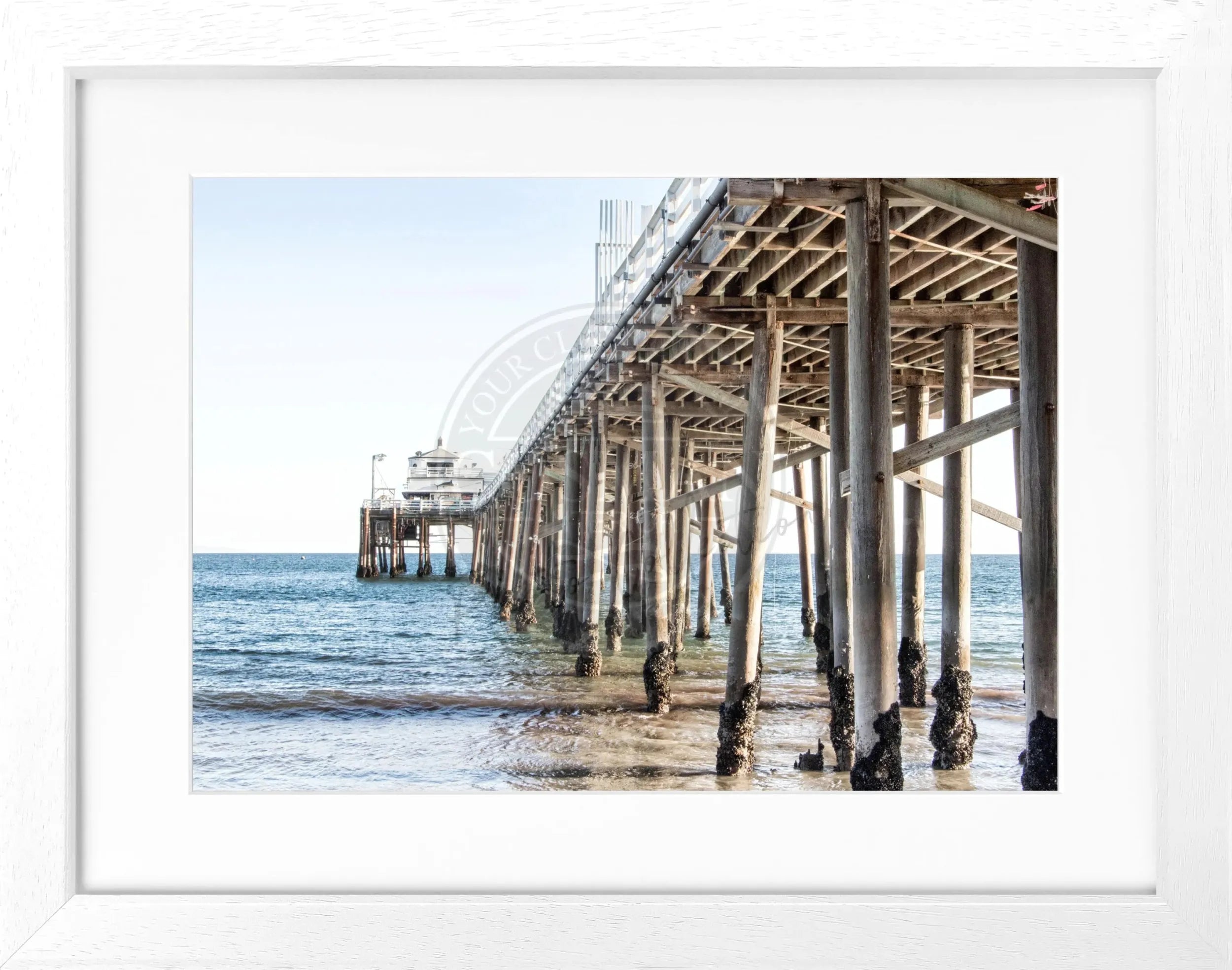 Schwarz-weiß Poster mit Rahmen, Kalifornien Malibu Beach Pier, Cosman-Photocollection, Wanddekoration, 31x25 cm