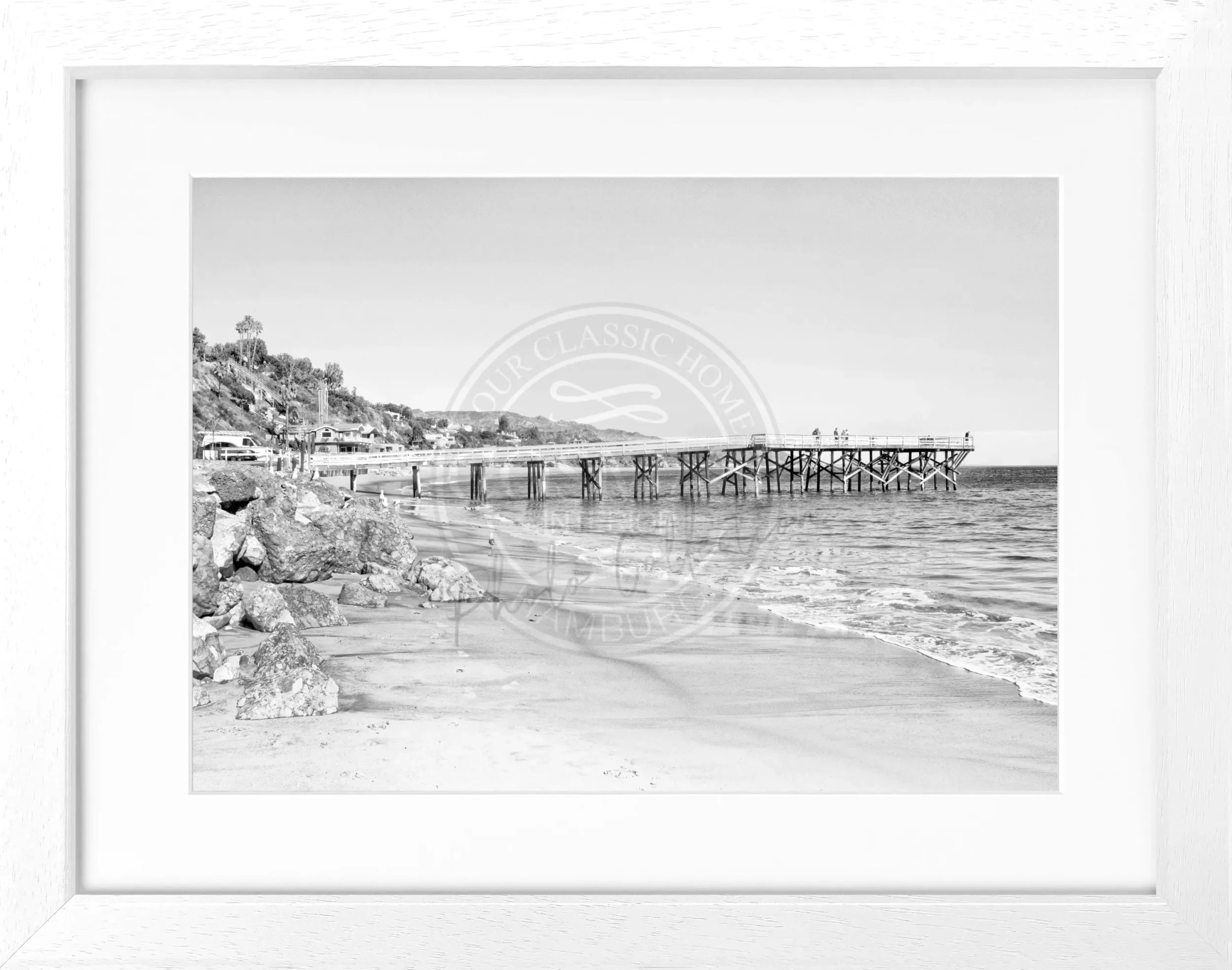 Schwarz-weißes Poster mit Rahmen von Kalifornien Malibu Pier, 31x25 cm, von Cosman-Photocollection, maritime Küstenaufnahme