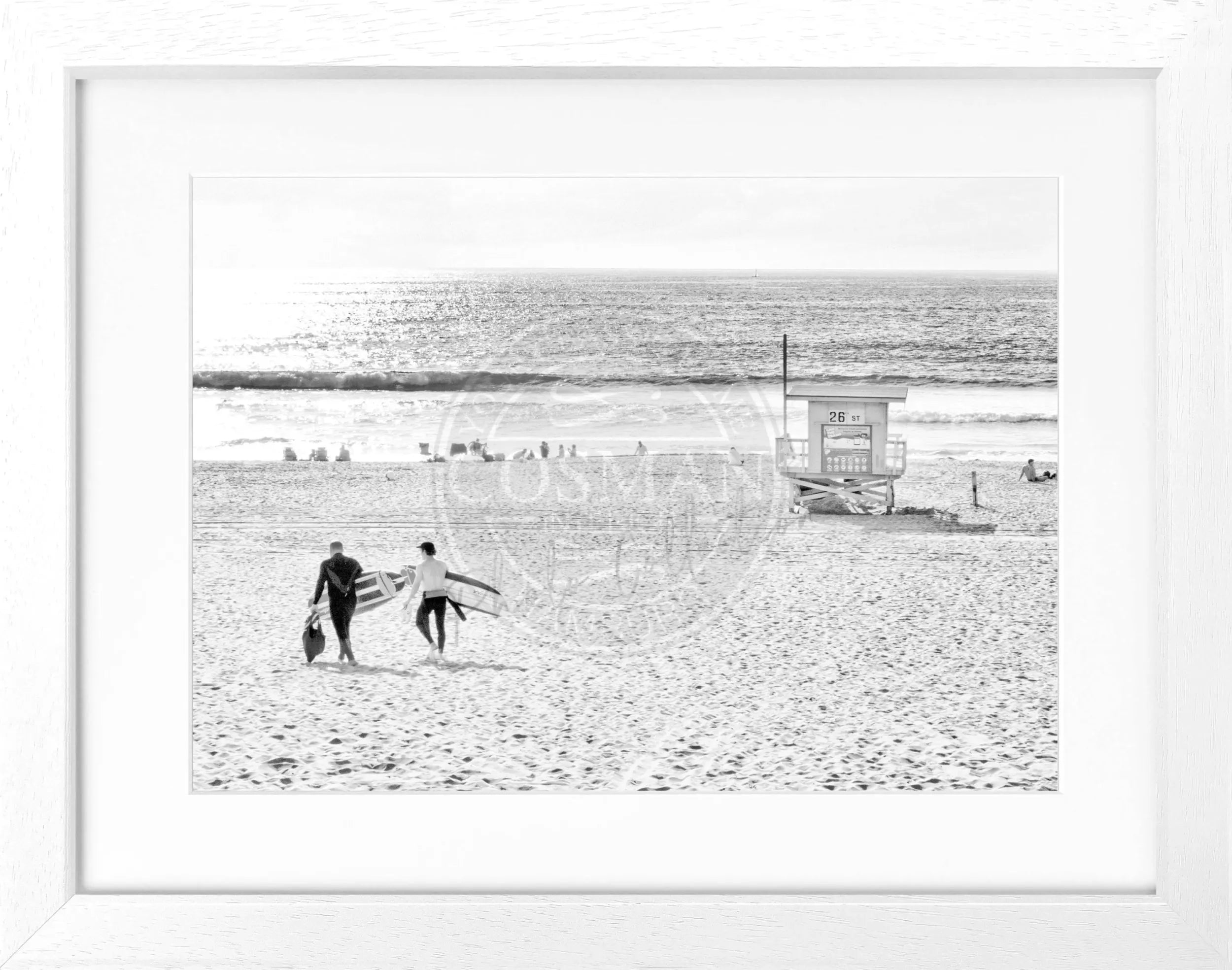 Schwarz-weiß Poster von Cosman-Photocollection mit Rahmen, zeigt Manhattan Beach in Kalifornien, 31x25cm, kunstvoll und atmosphärisch.