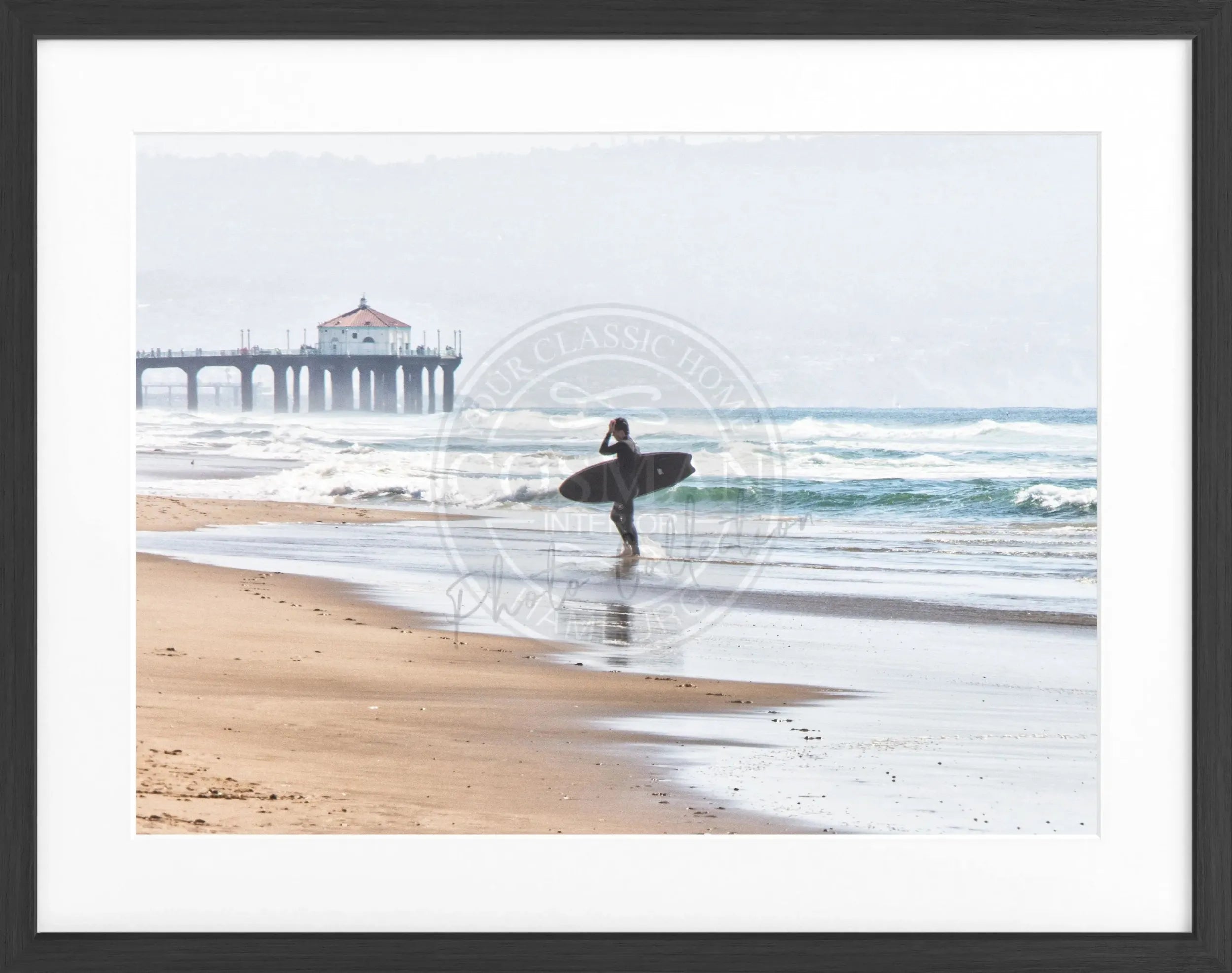 Schwarz-weiß Poster mit Rahmen, Kalifornien Manhattan Beach Surfer, von Cosman-Photocollection, 31x25cm, Wanddekoration