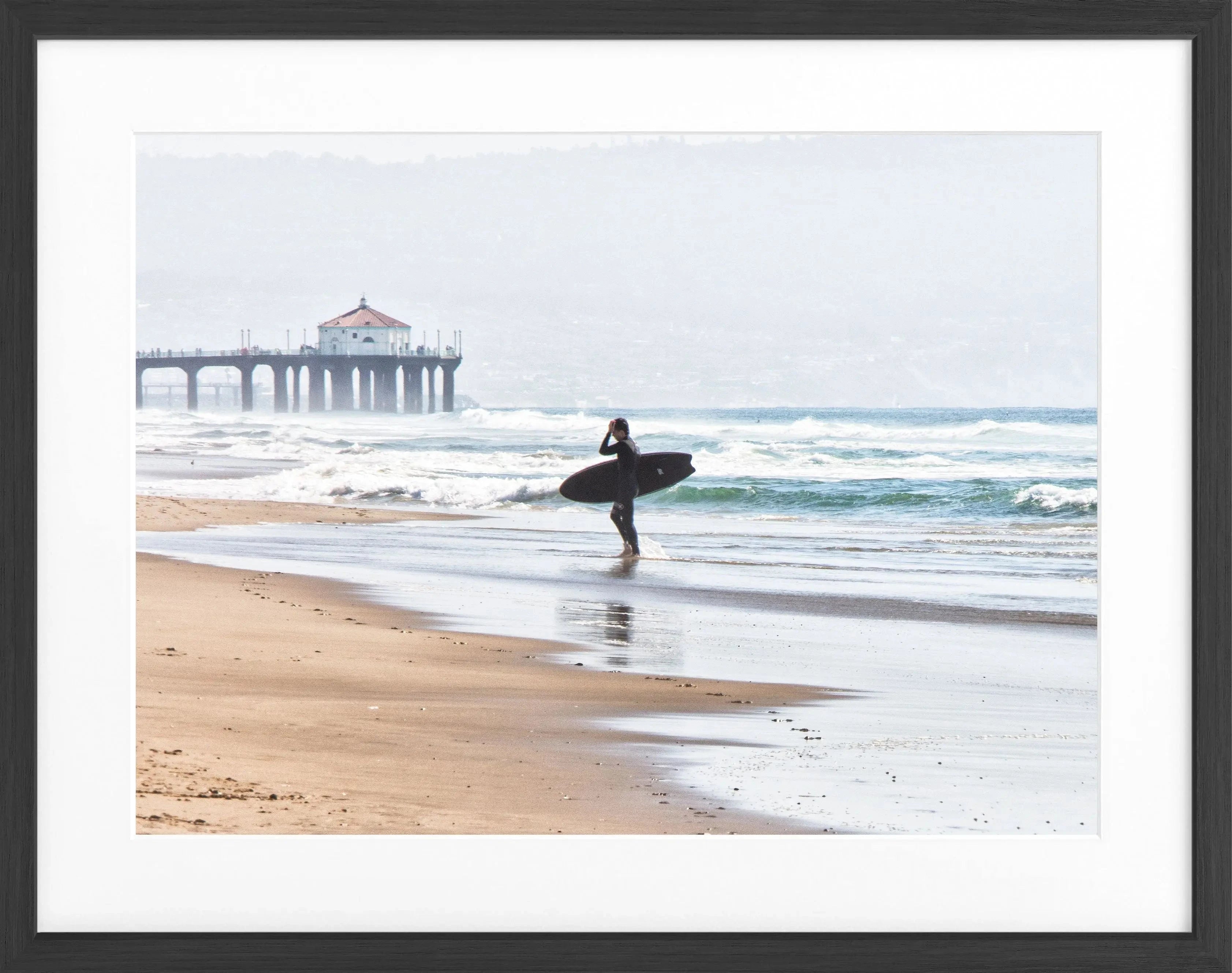 Schwarz-weiß Poster mit Rahmen, Kalifornien Manhattan Beach Surfer, von Cosman-Photocollection, 31x25cm, Wanddekoration
