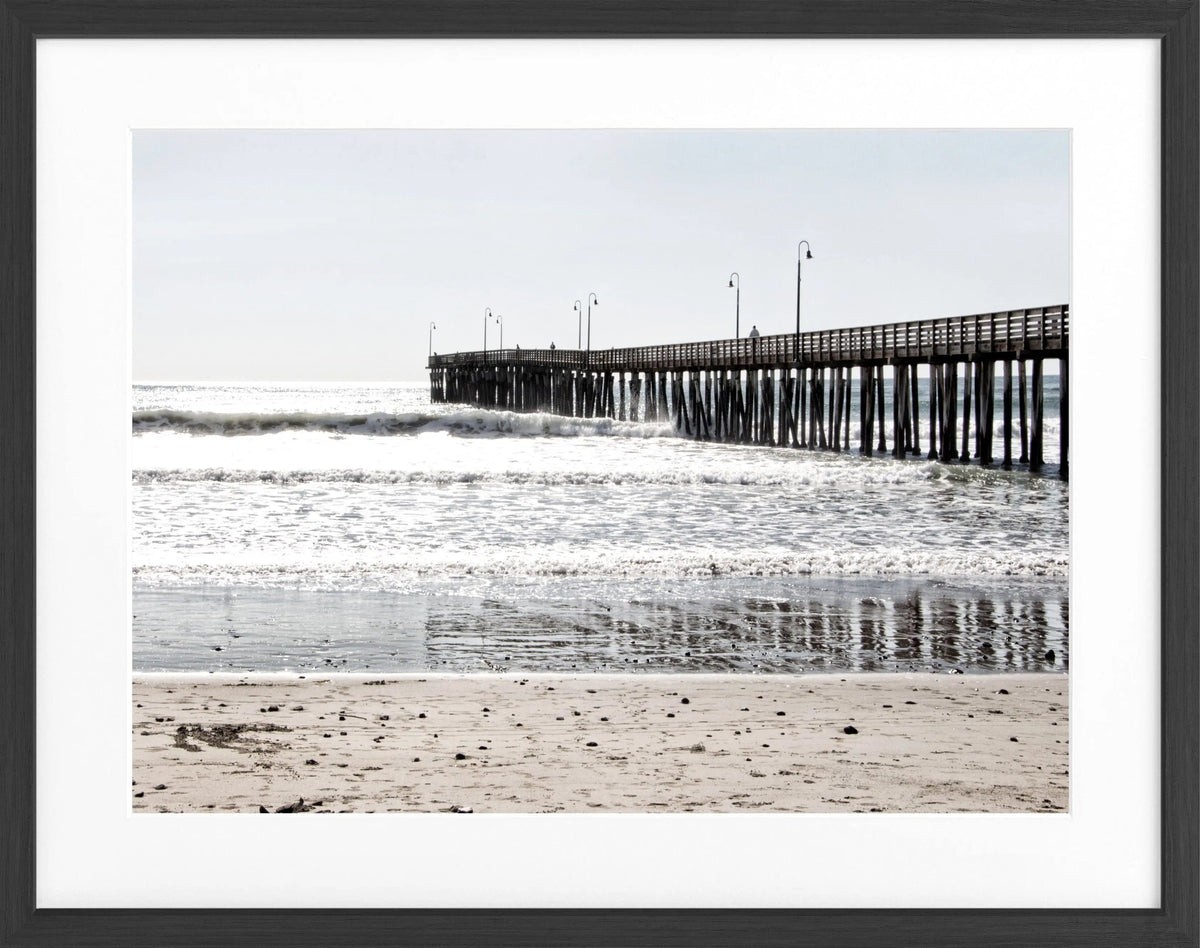 Schwarz-weißes Poster mit Rahmen von Cosman-Photocollection, Kalifornien ’Pier’, Motiv in 31x25 cm, stilvolle Wanddekoration