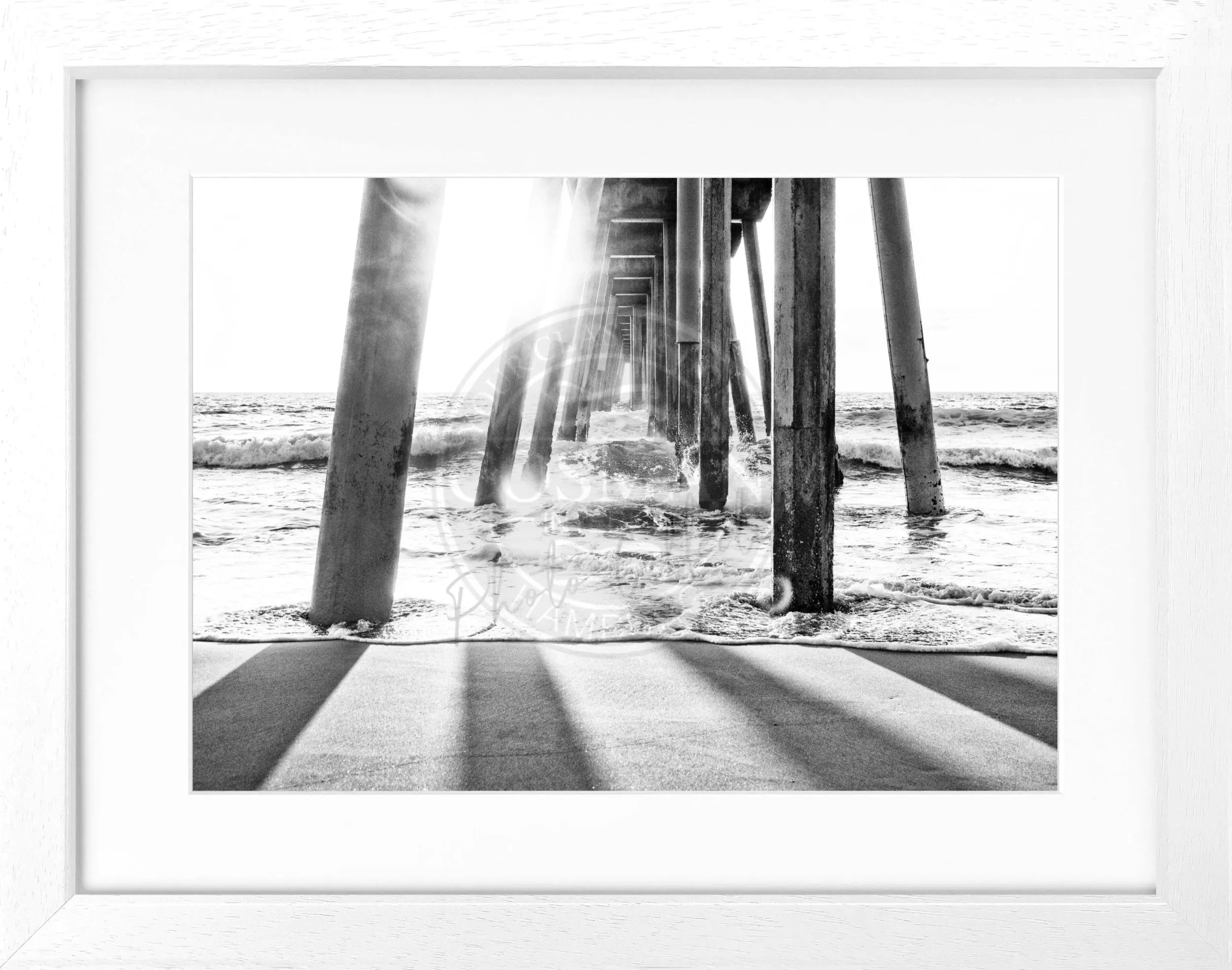 Schwarz-weiß Poster mit Rahmen, Kalifornien Pier Motiv, 31x25cm, von Cosman-Photocollection, dekoratives Wandbild