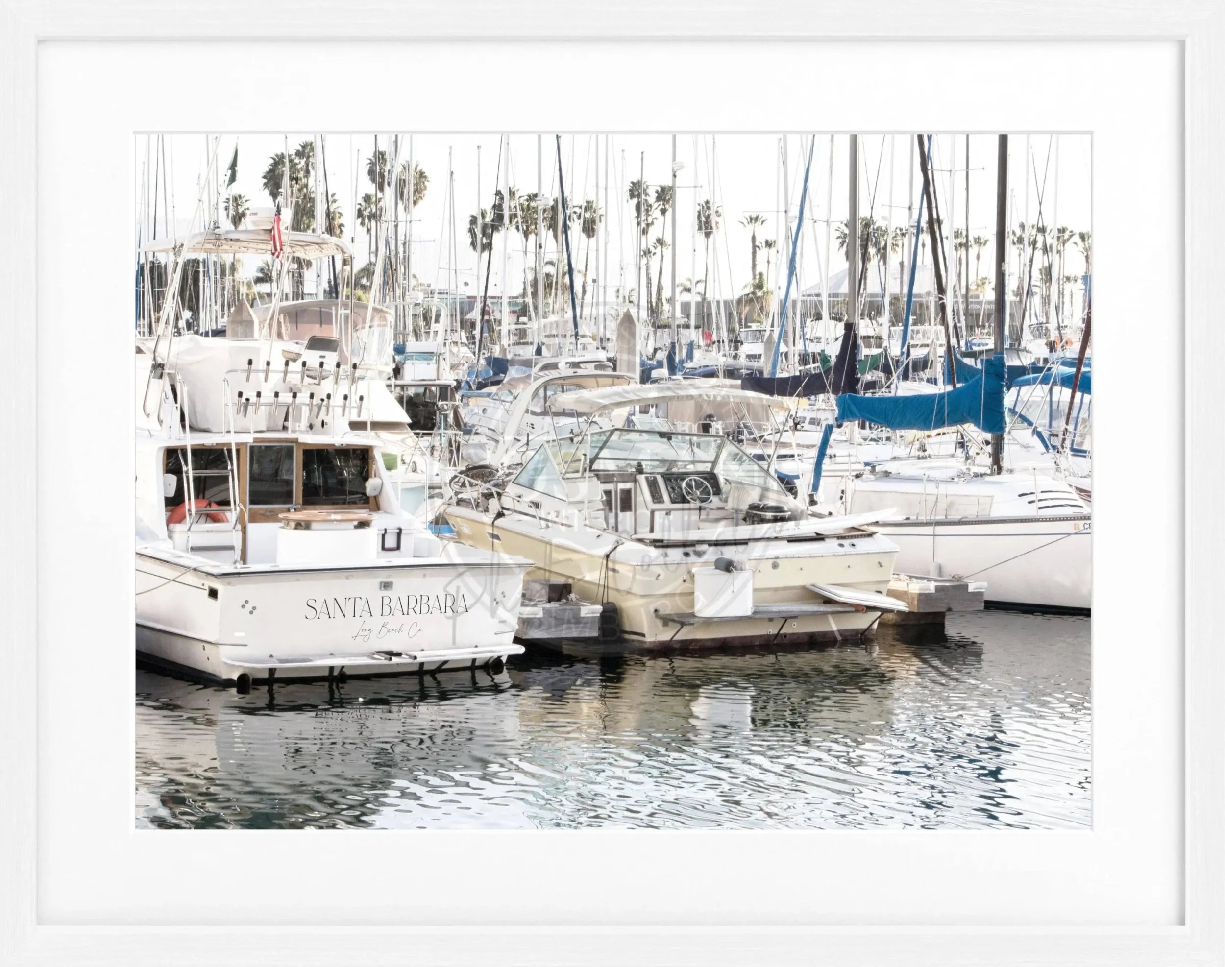 Schwarz-weiß Poster mit Rahmen von Cosman-Photocollection, Kalifornien Santa Barbara mit Boot, 31x25 cm