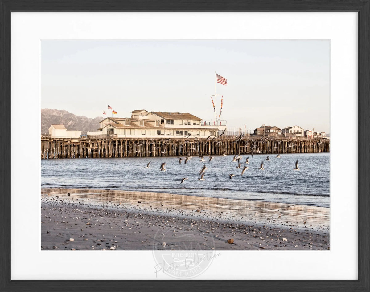 Schwarz-weiß Poster mit Rahmen von Cosman-Photocollection, Kalifornien Santa Barbara Pier, 31x25 cm, Wanddekoration