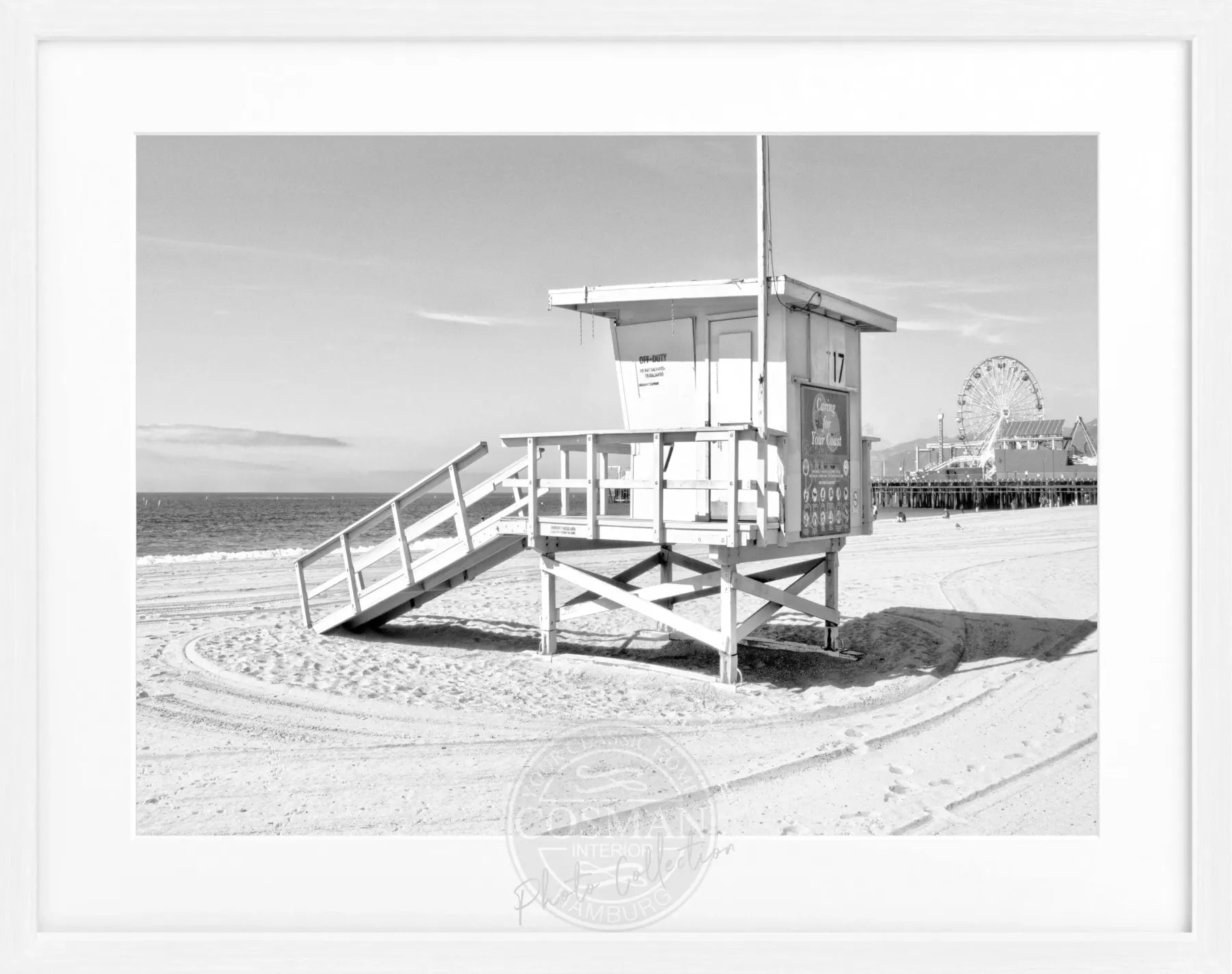 Schwarz-weiß Poster mit Rahmen, Kalifornien Santa Monica Beach Lifeguard Motiv, von Cosman-Photocollection, 31x25 cm