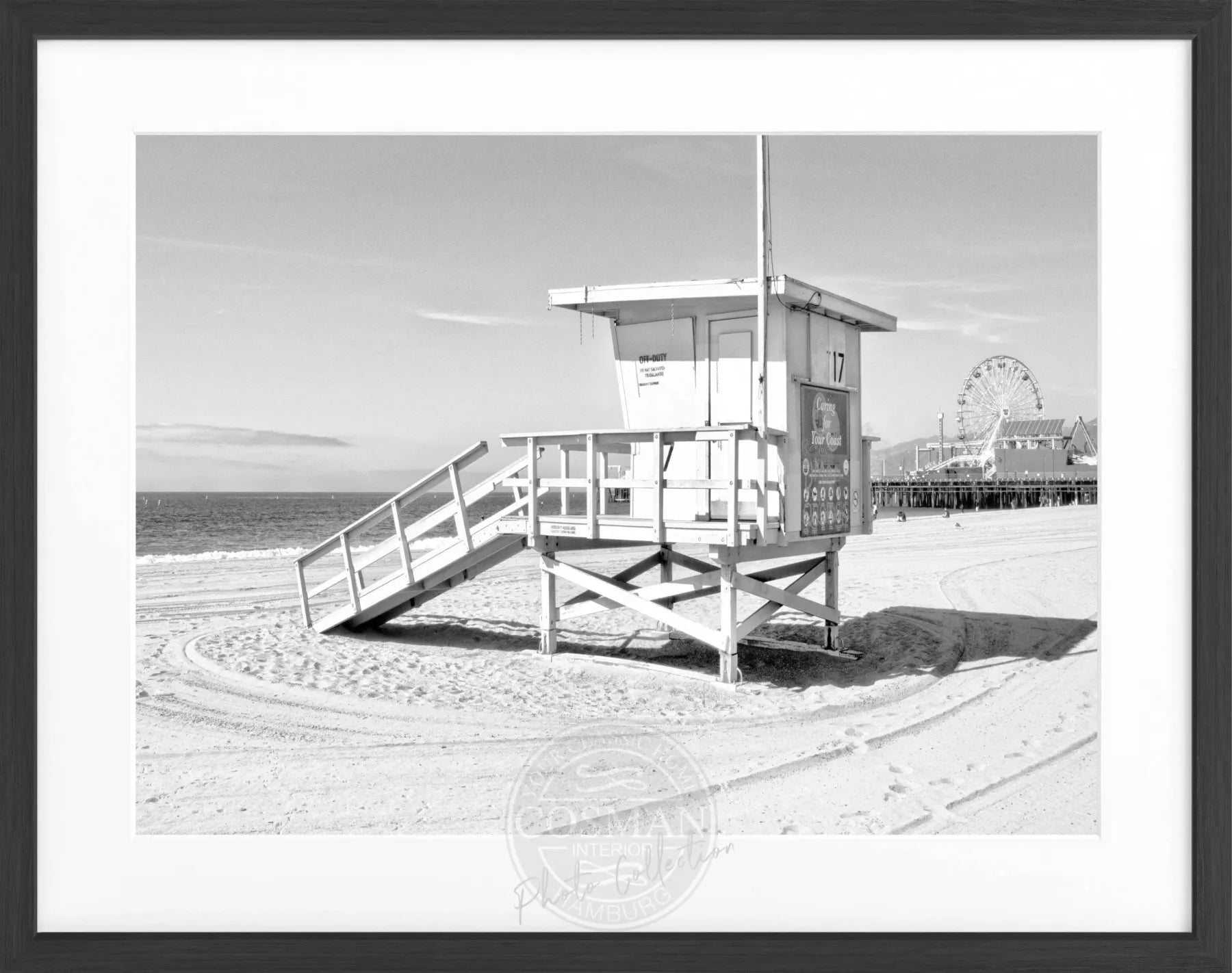 Schwarz-weiß Poster mit Rahmen, Kalifornien Santa Monica Beach Lifeguard, von Cosman-Photocollection, 31x25 cm, Wanddekoration