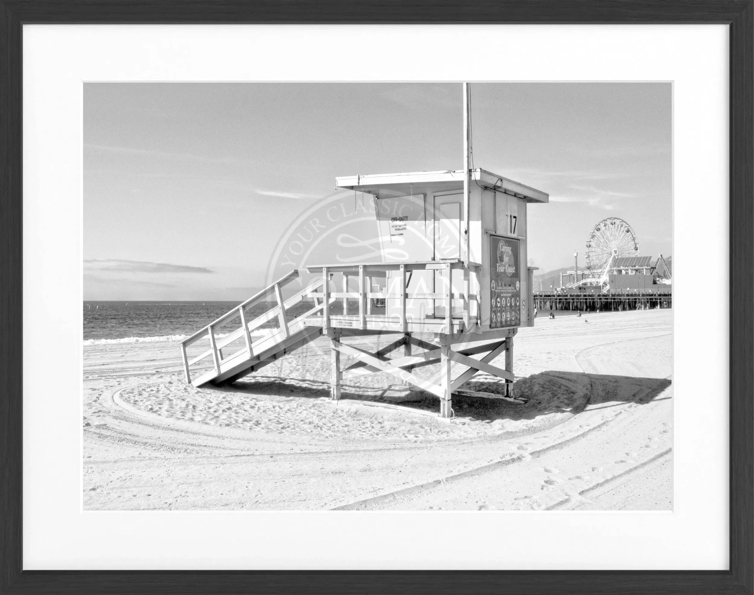 Schwarz-weiß Poster mit Rahmen, Kalifornien Santa Monica Beach Lifeguard, von Cosman-Photocollection, 31x25 cm, Wanddekoration