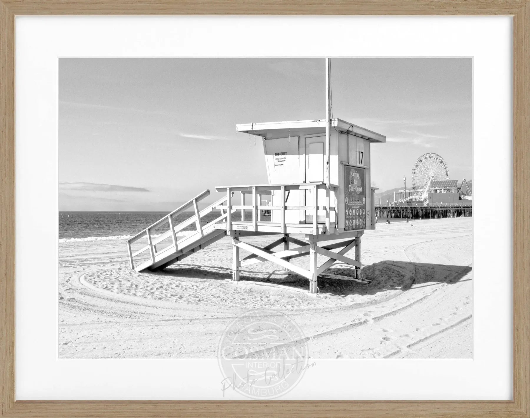 Schwarz-weiß Poster mit Rahmen, Kalifornien Santa Monica Beach Lifeguard, von Cosman-Photocollection, 31x25 cm, Wanddekoration