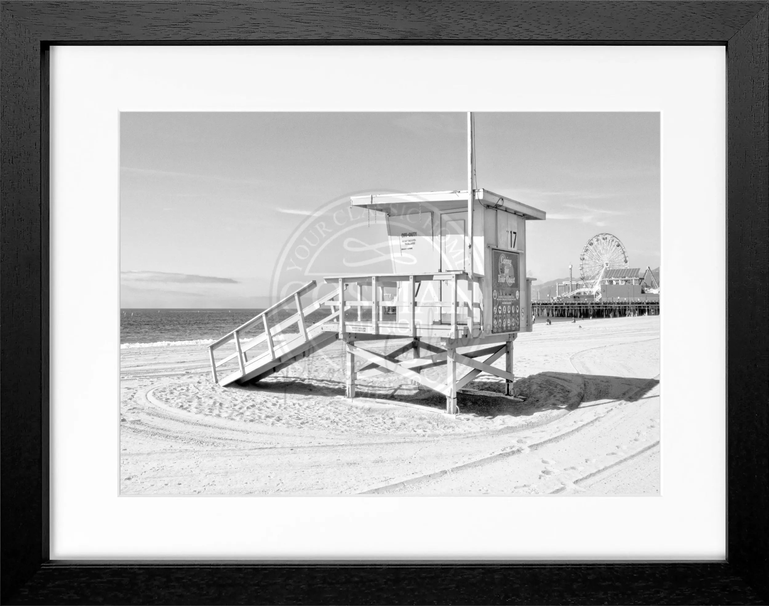 Schwarz-weiß Poster mit Rahmen, Kalifornien Santa Monica Beach Lifeguard, von Cosman-Photocollection, 31x25 cm, Wanddekoration