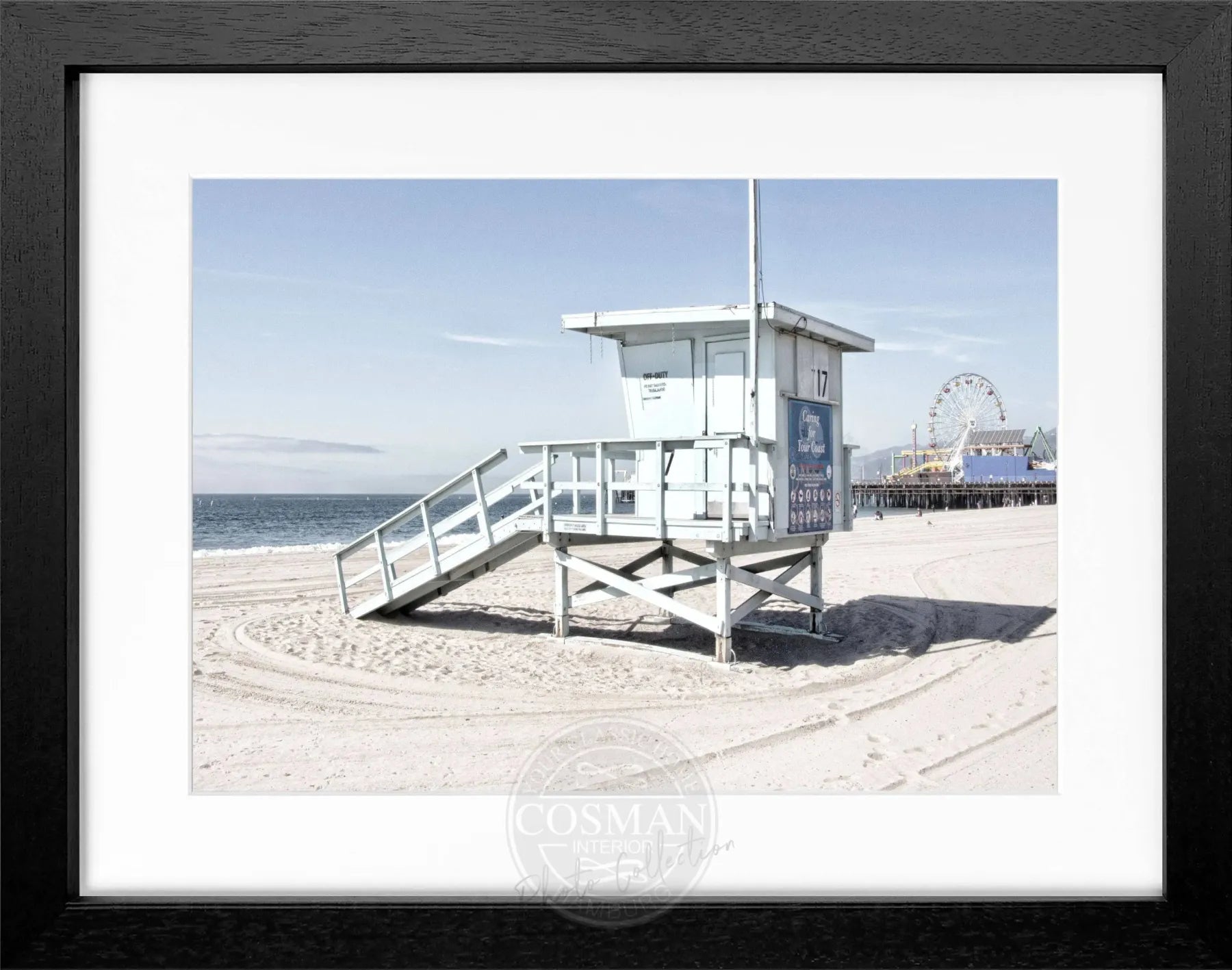 Schwarz-weiß Poster mit Rahmen, Kalifornien Santa Monica Beach Lifeguard, von Cosman-Photocollection, 31x25 cm, Wanddekoration
