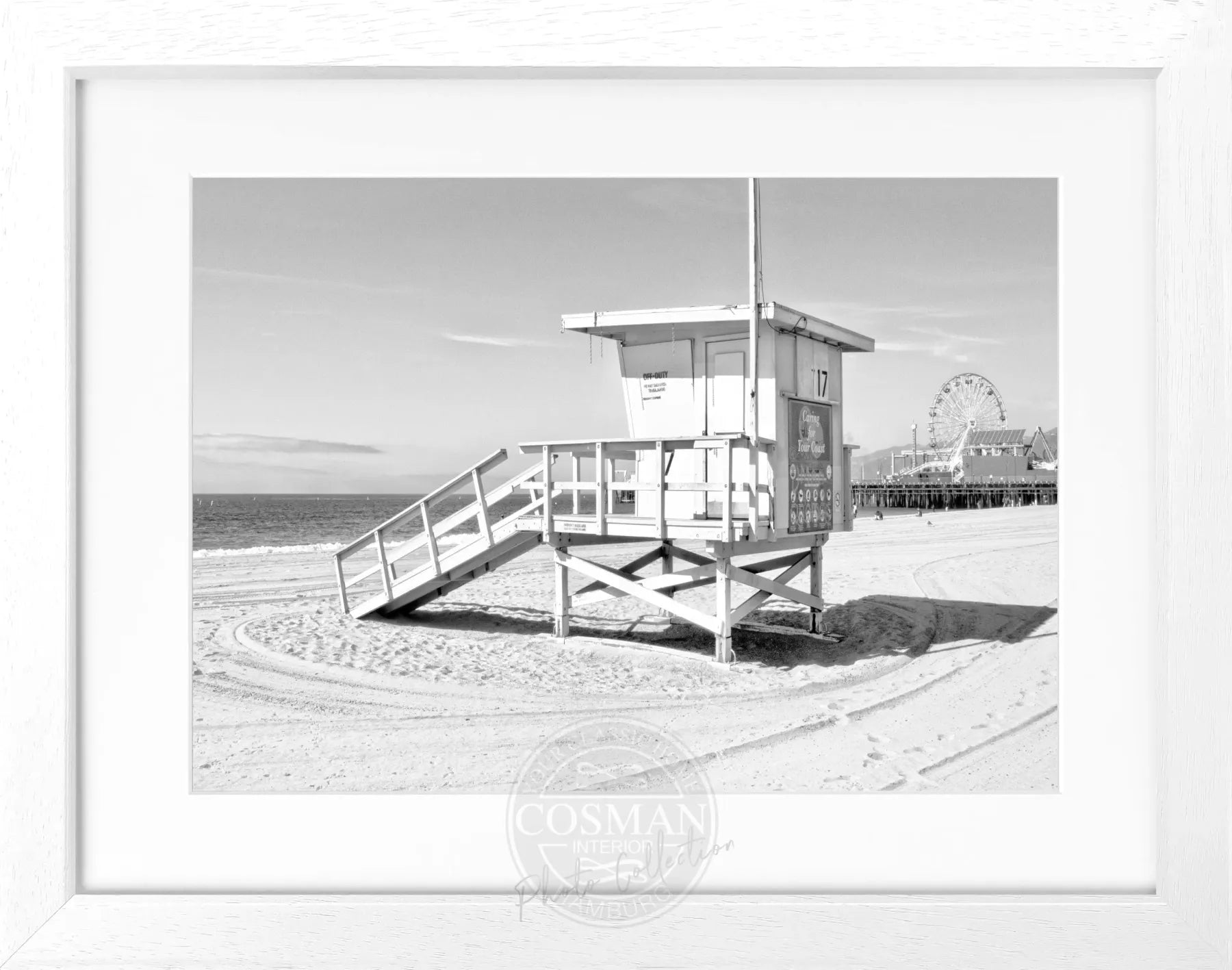 Schwarz-weiß Poster mit Rahmen, Kalifornien Santa Monica Beach Lifeguard, von Cosman-Photocollection, 31x25 cm