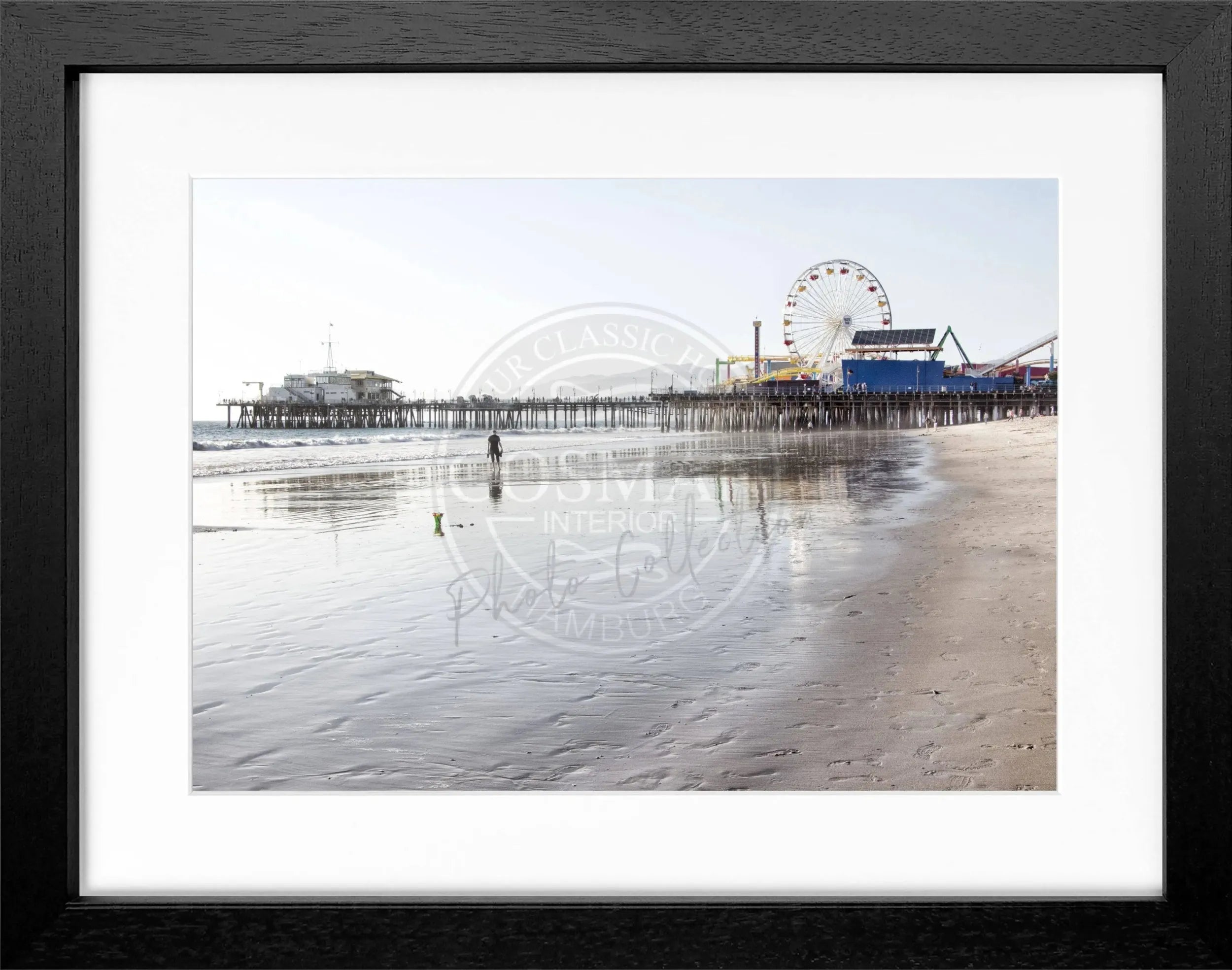 Schwarz-weiß Poster mit Rahmen von Cosman-Photocollection, Santa Monica Pier in Kalifornien, 31x25 cm, Wanddekoration