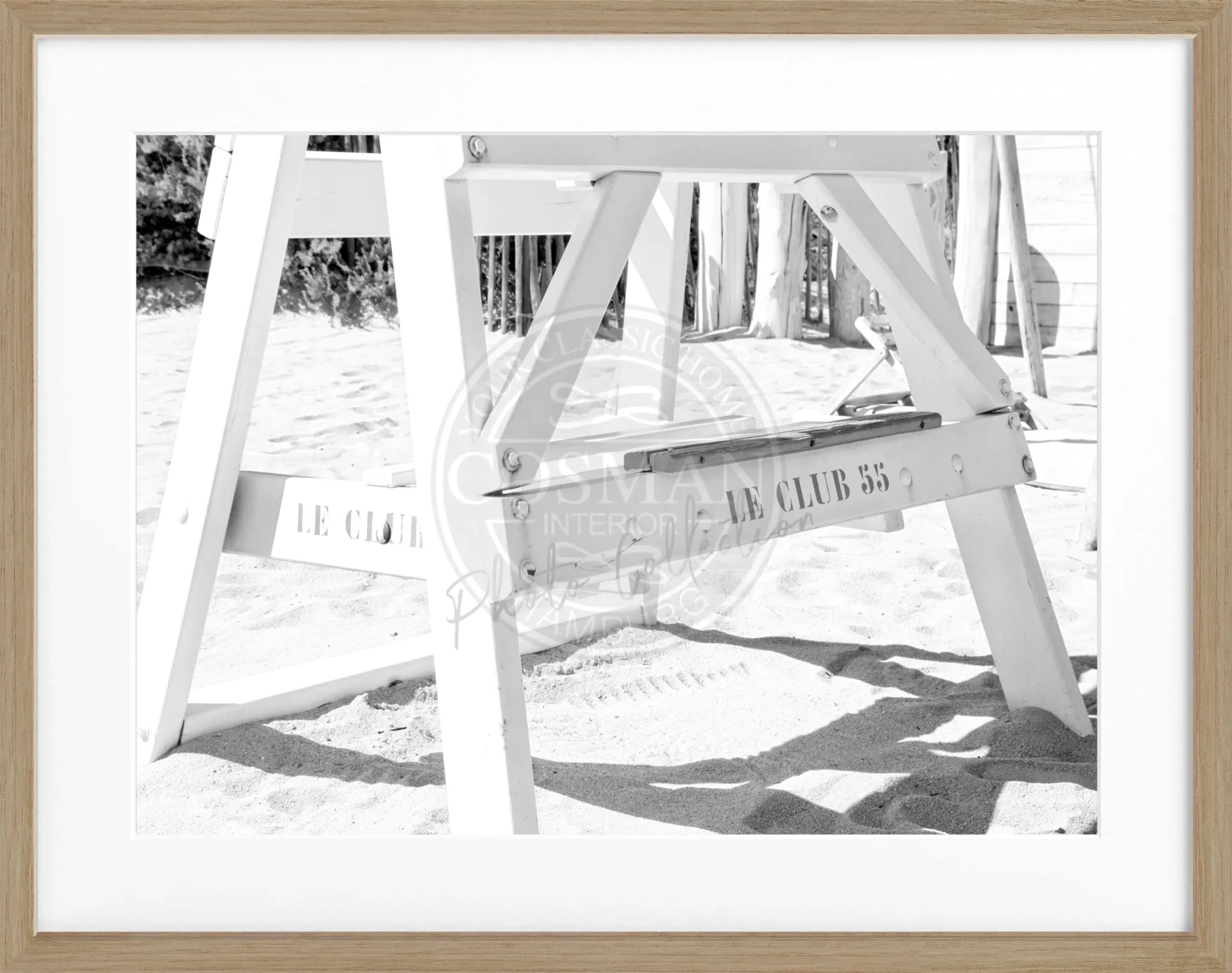 Schwarz-weiß Poster mit Rahmen 'Le Club 55' Saint Tropez von Cosman-Photocollection, 31x25 cm, Fotokunst an Wand