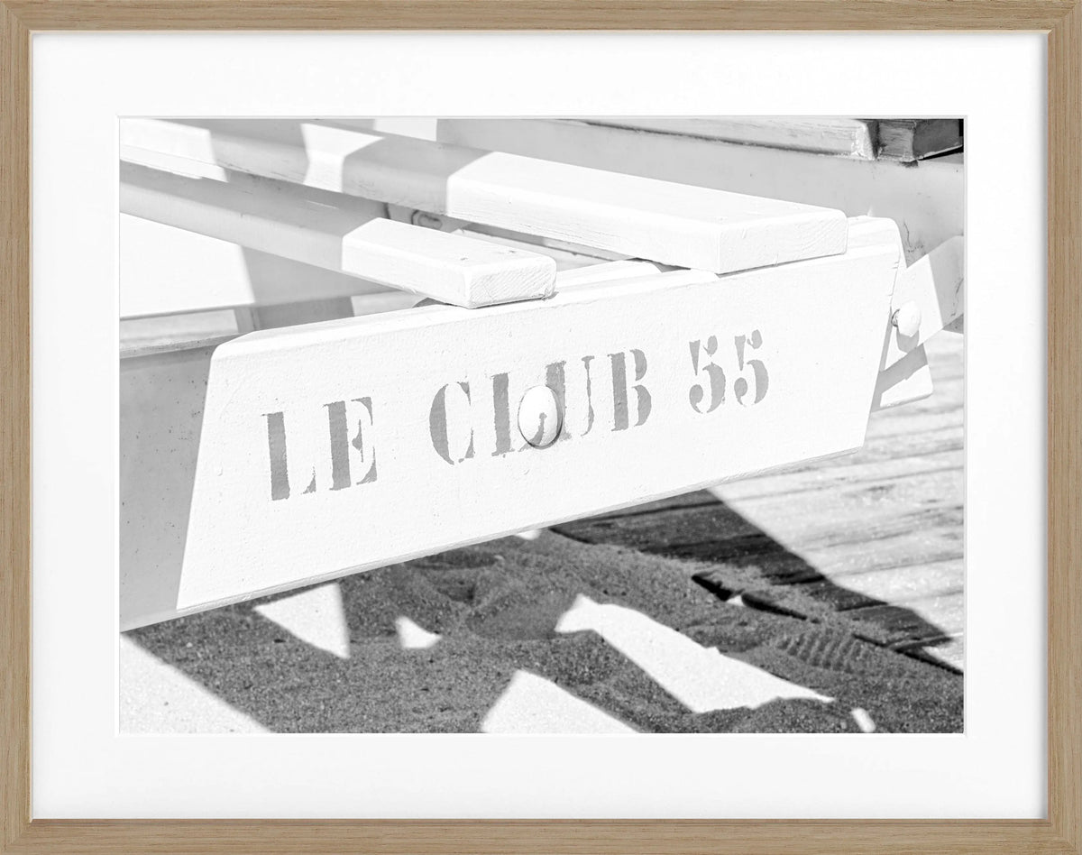 Schwarz-weiß Poster mit Rahmen ’Le Club 55’ Saint Tropez, 31x25cm, von Cosman-Photocollection, stilvolles Strandmotiv