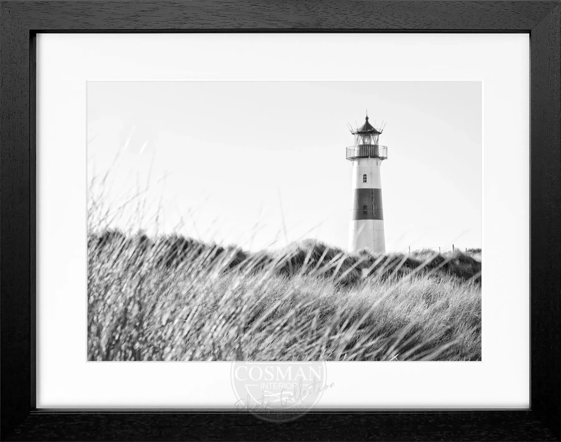 Schwarz-weiß Poster mit Rahmen, Lister Leuchtturm Sylt, von Cosman-Photocollection, 31x25 cm, maritimes Motiv.