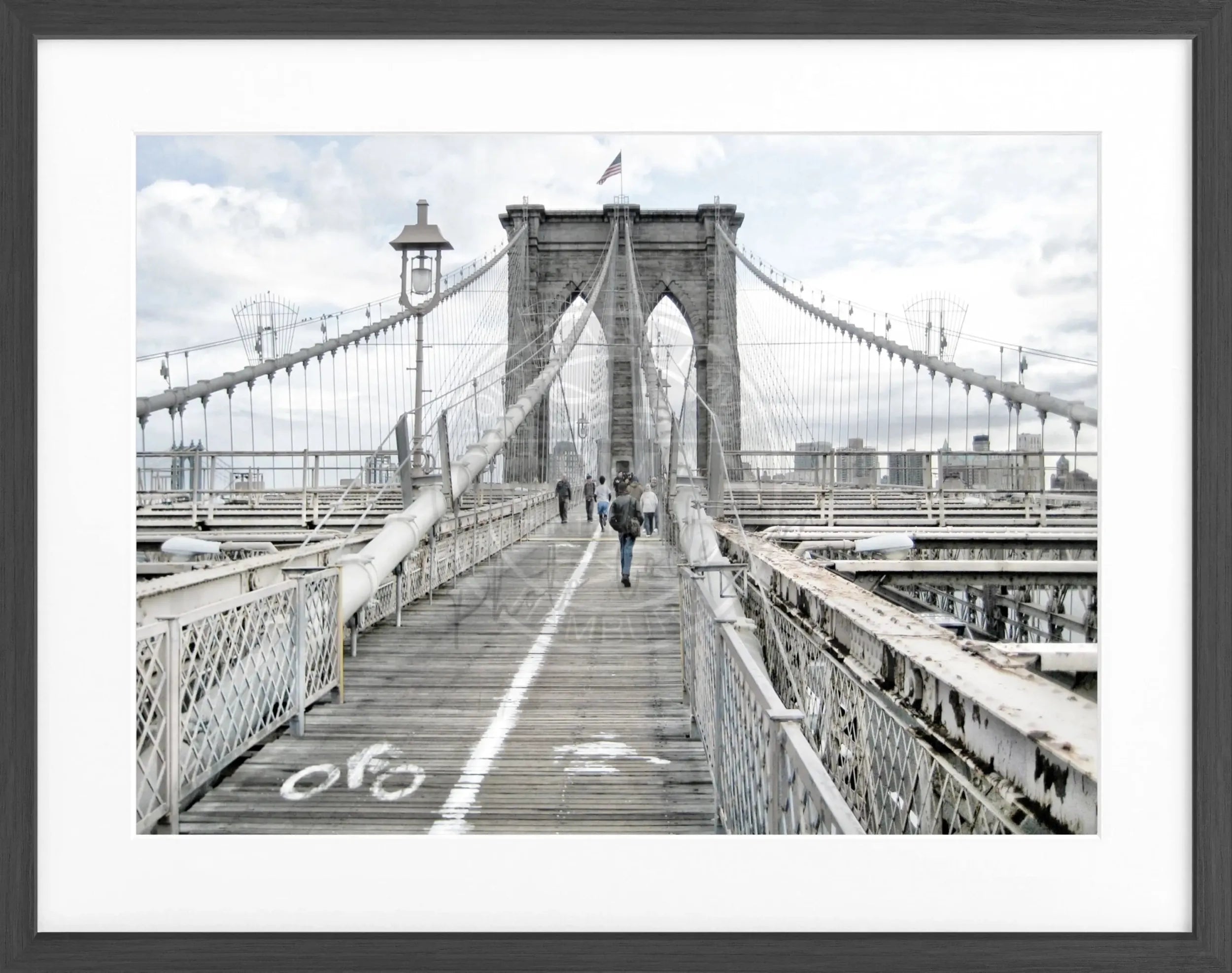 Schwarz-weiß Poster mit Rahmen von Cosman-Photocollection, Brooklyn Bridge in New York, 31x25 cm, Wanddekoration
