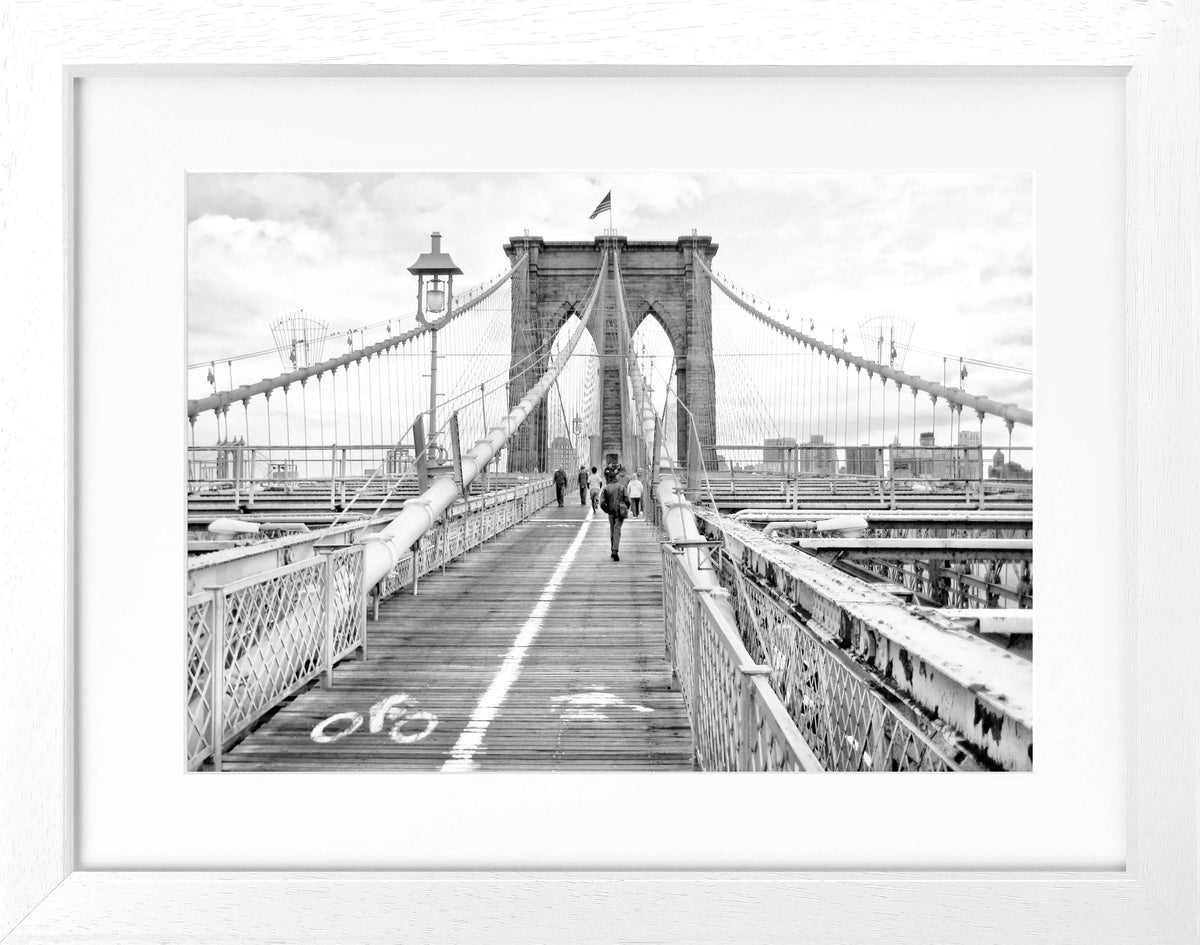 Schwarz-weiß Poster mit Rahmen von Cosman-Photocollection, Brooklyn Bridge in New York, 31x25cm, Wanddekoration