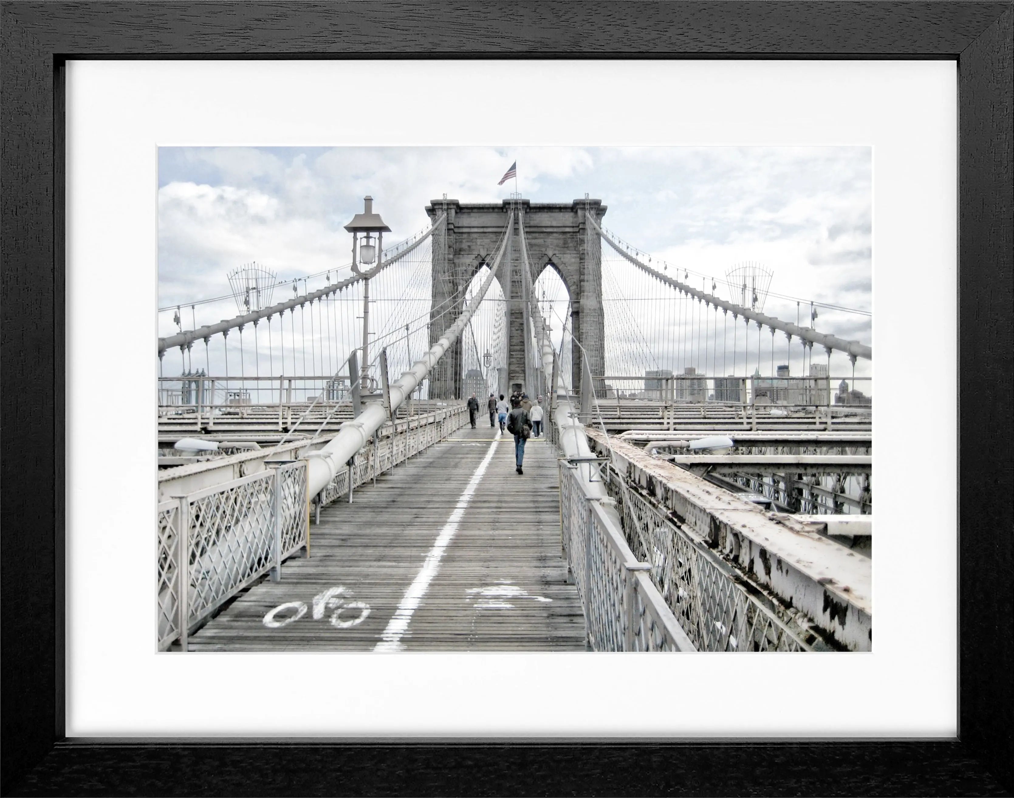 Schwarz-Weiß-Poster mit Rahmen, zeigt das Brooklyn Bridge Motiv in New York, von Cosman-Photocollection, 31x25 cm