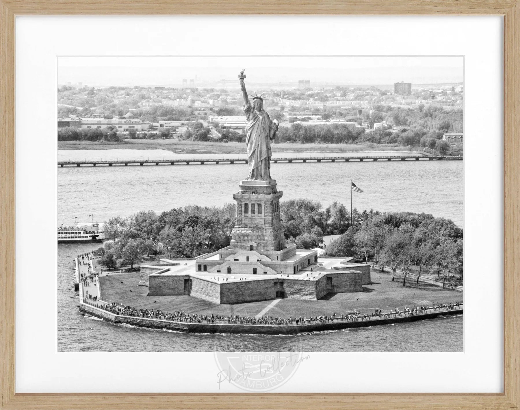 Schwarz-weiß Poster mit Rahmen, New York „Lady Liberty“ Motiv, 31x25 cm, von Cosman-Photocollection