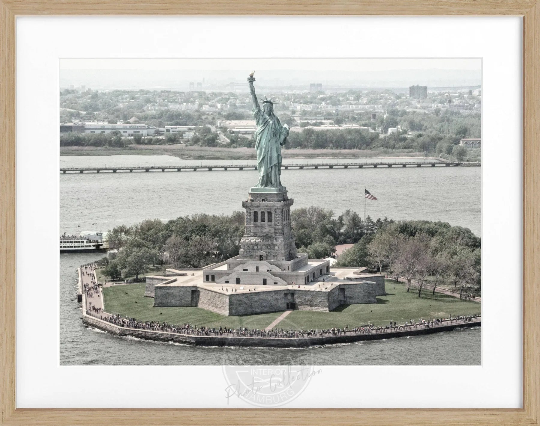 Schwarz-weiß Poster mit Rahmen von Cosman-Photocollection, Motiv Lady Liberty in New York, 31x25 cm