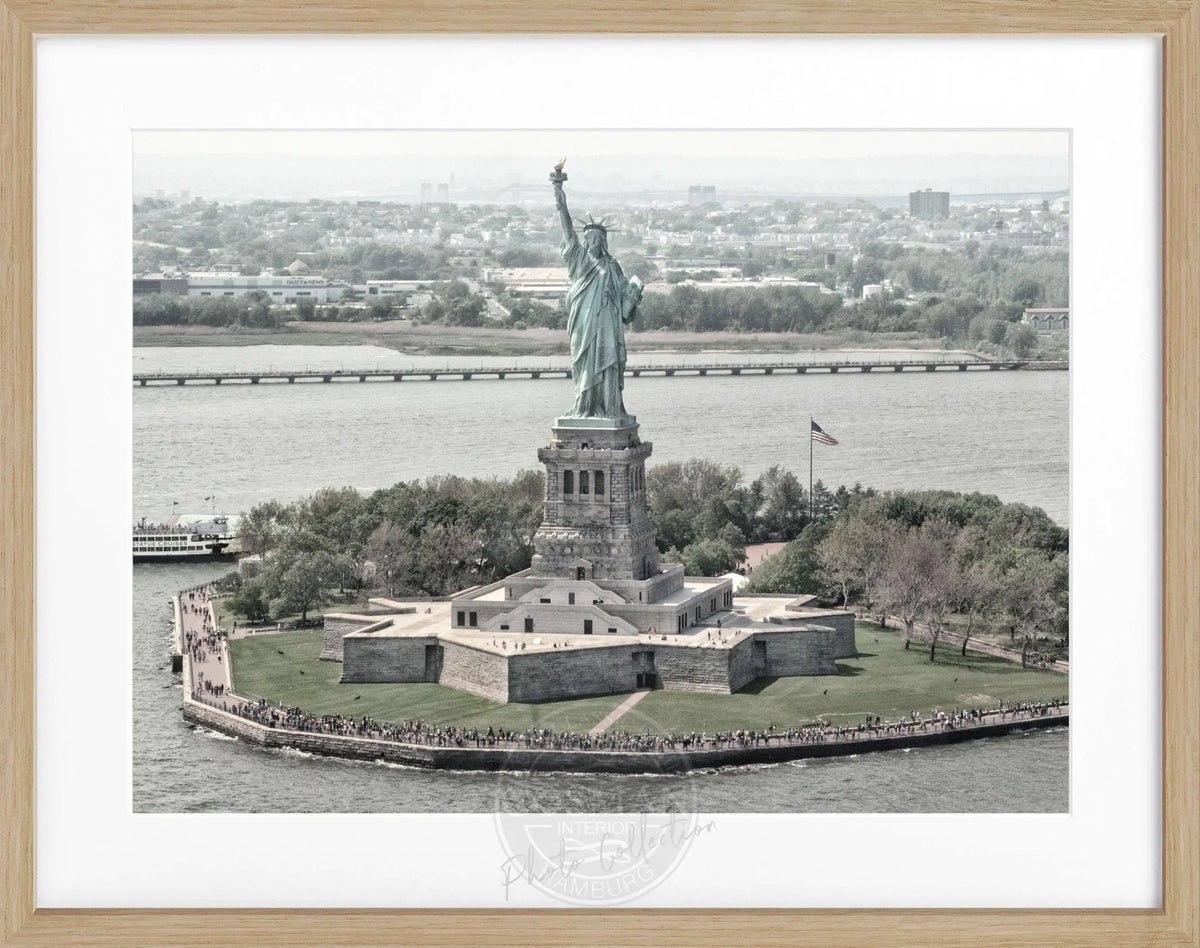 Schwarz-weiß Poster mit Rahmen von Cosman-Photocollection, Motiv Lady Liberty in New York, 31x25 cm