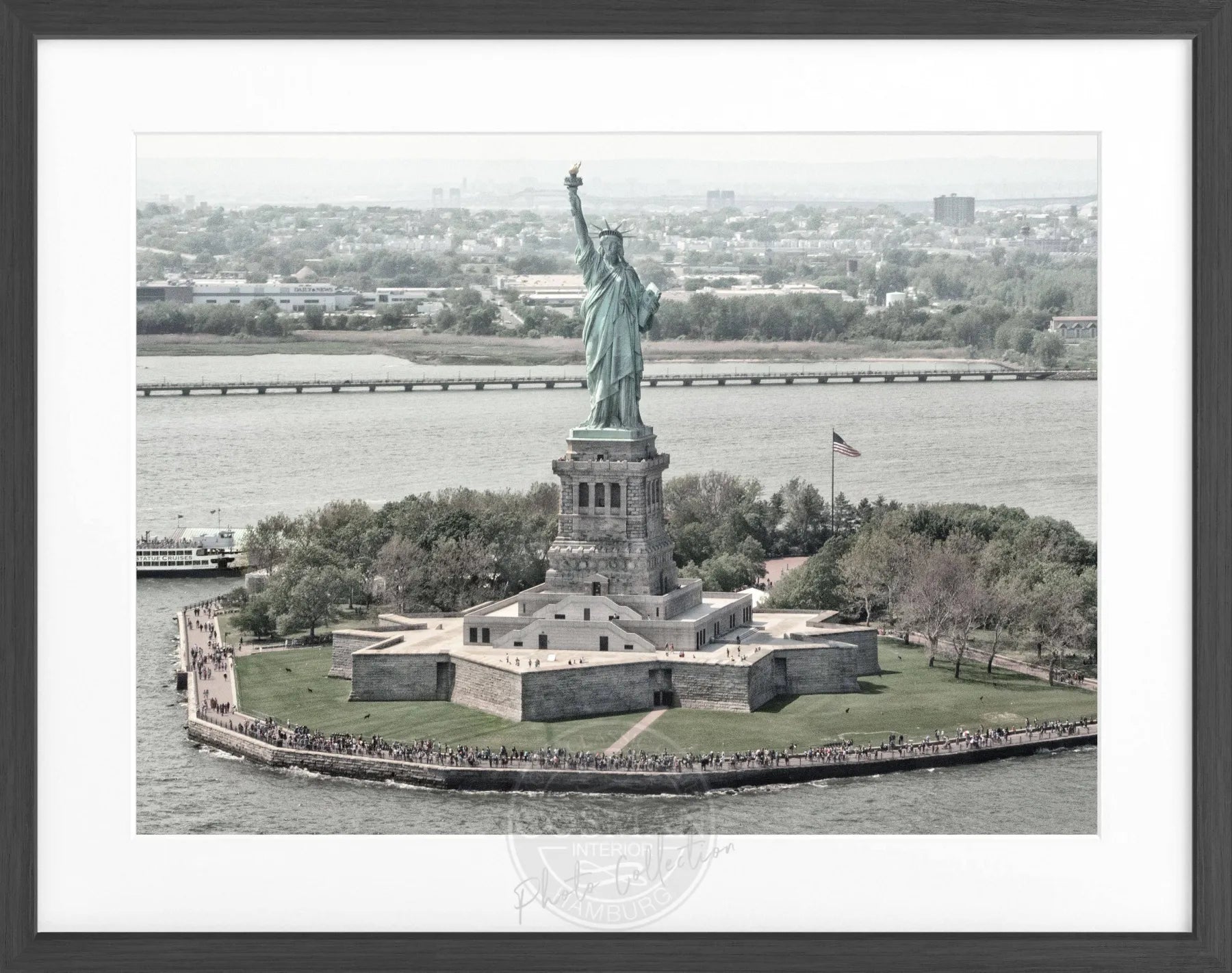 Schwarz-Weiß-Poster mit Rahmen von Cosman-Photocollection, New York „Lady Liberty“ Motiv, 31x25 cm, Wanddekoration