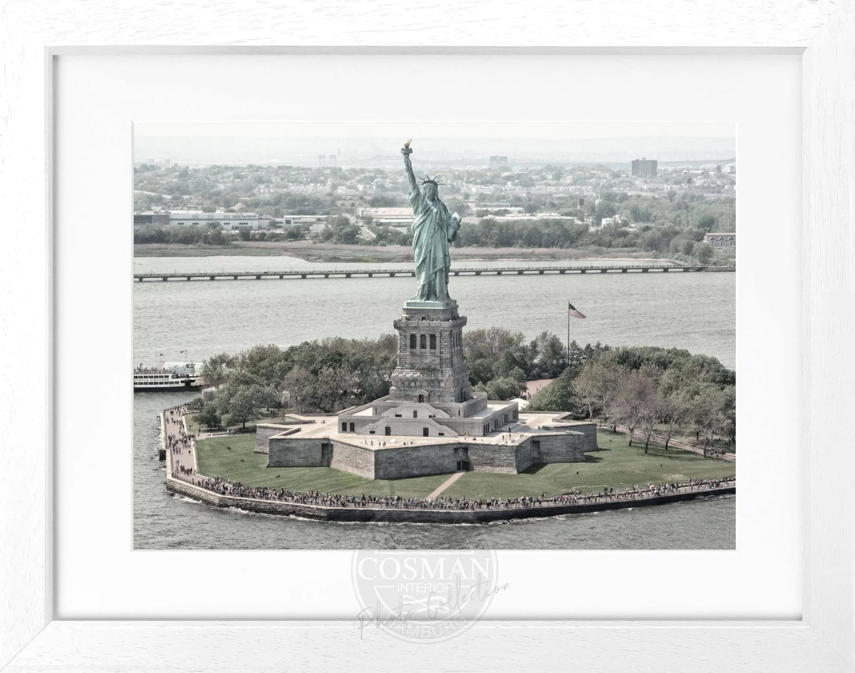 Schwarz-weiß Poster mit Rahmen von Cosman-Photocollection, New York Lady Liberty, 31x25cm, Wanddekoration mit Stadtmotiv
