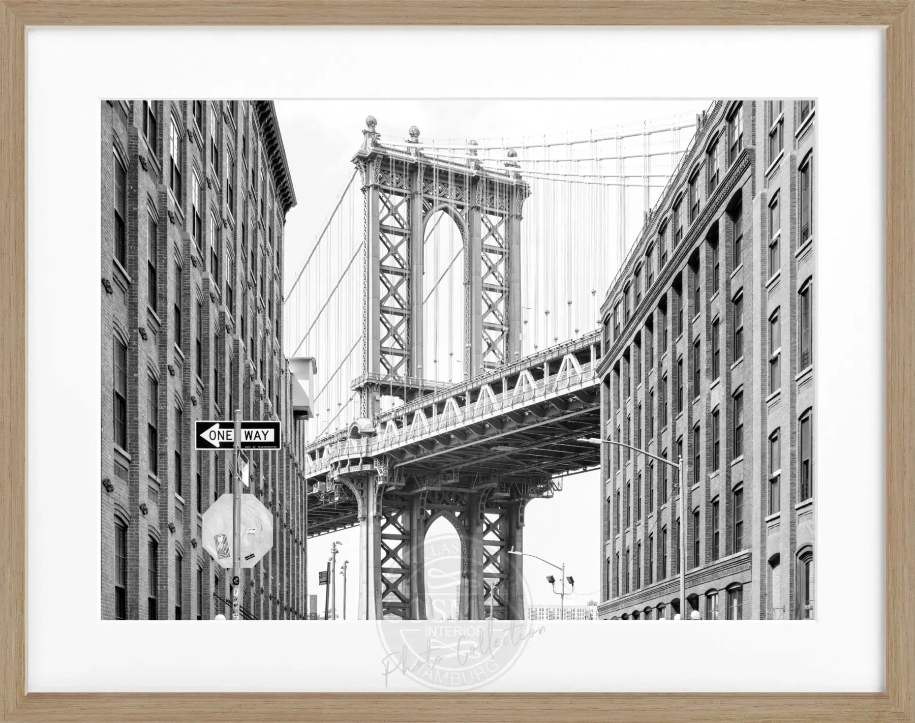 Schwarz-weiß Poster mit Rahmen von Cosman-Photocollection, Motiv Manhattan Bridge in New York, 31x25cm, urbanes Stadtbild
