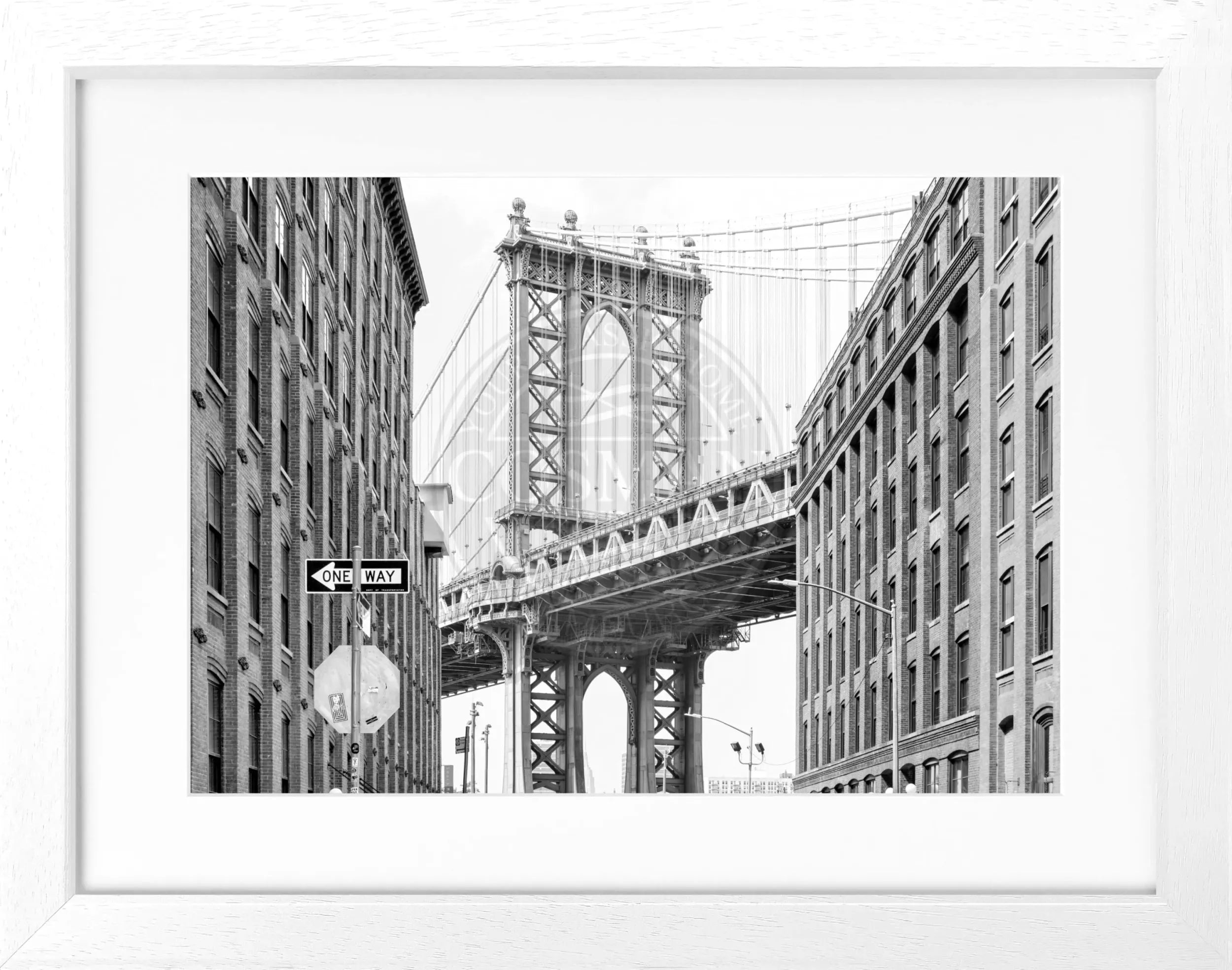 Schwarz-weiß Poster mit Rahmen von Cosman-Photocollection, Manhattan Bridge in New York, 31x25cm, urbanes Stadtmotiv