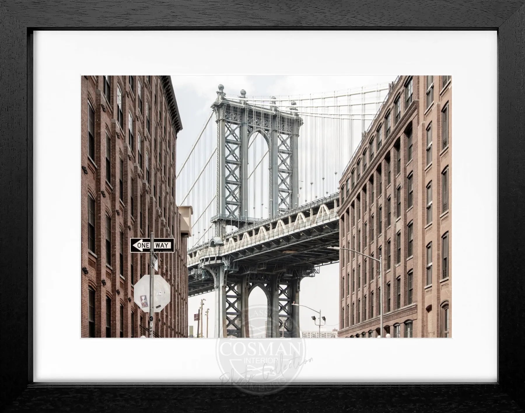 Schwarz-weiß Poster mit Rahmen von Cosman-Photocollection, New York Manhattan Bridge, 31x25 cm, kunstvolle NYC-Stadtaufnahme