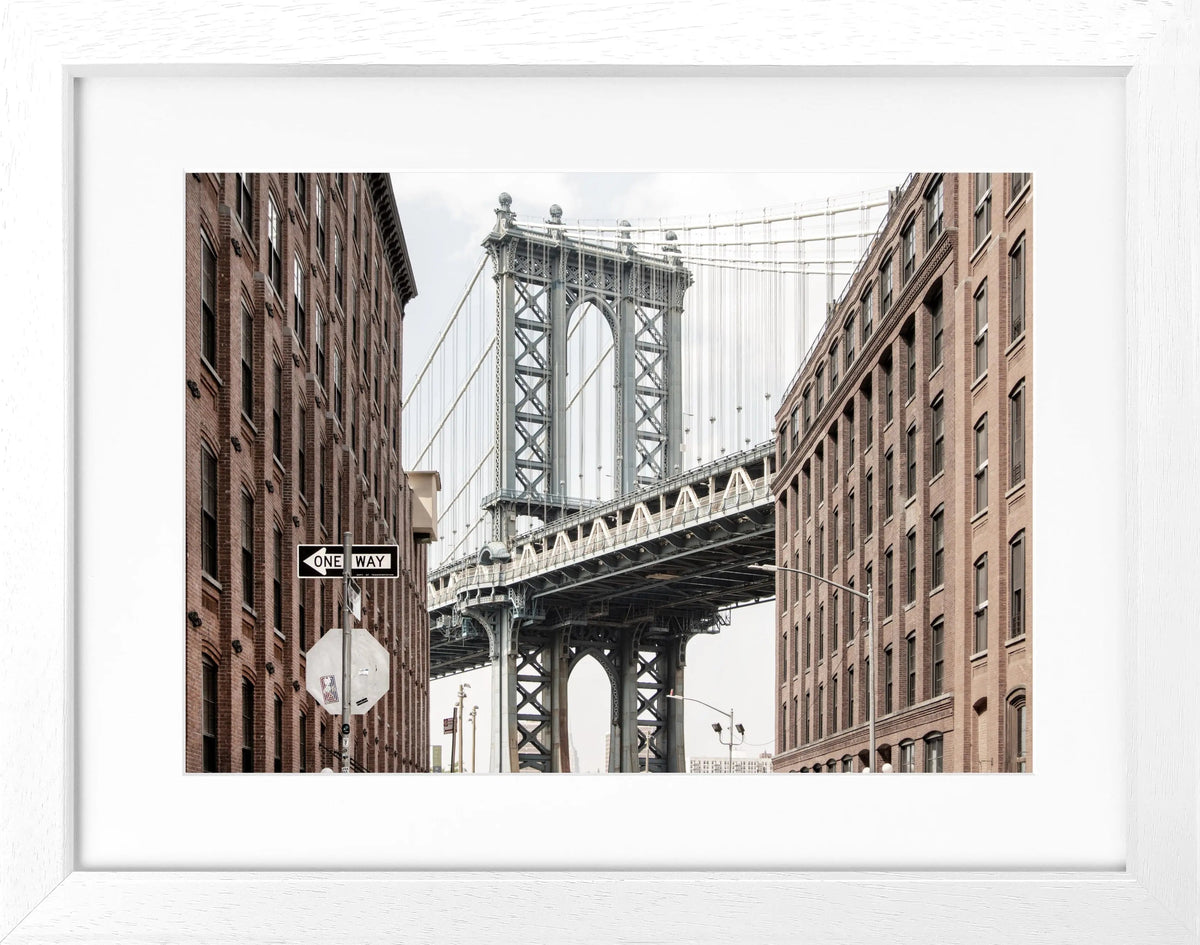 Schwarz-weiß Poster mit Rahmen von Cosman-Photocollection, Manhattan Bridge in New York, 31x25cm, modernes Stadtmotiv