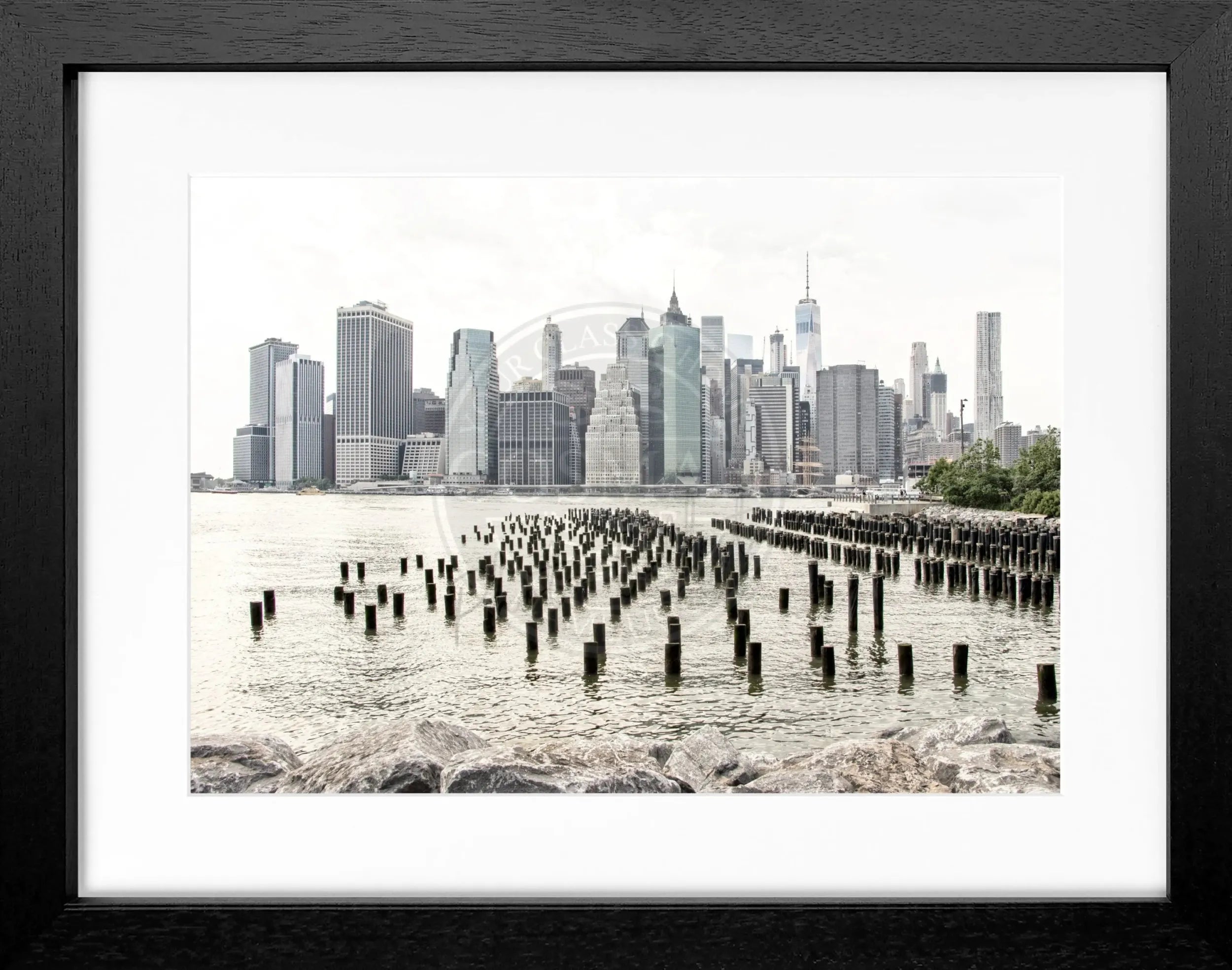 Schwarz-weiß Poster von New York NY108 mit schwarzem Rahmen, 31x25cm, von Cosman-Photocollection, stilvolles Wandbild